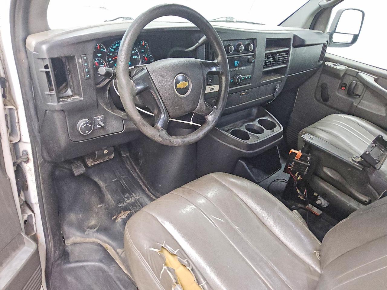 2014 Chevrolet Express G1500 White vin: 1GCSGAFX1E1165815