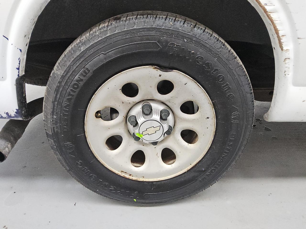2014 Chevrolet Express G1500 White vin: 1GCSGAFX1E1165815 Damage: Right Rear Wheel, Bent, Replacement Required