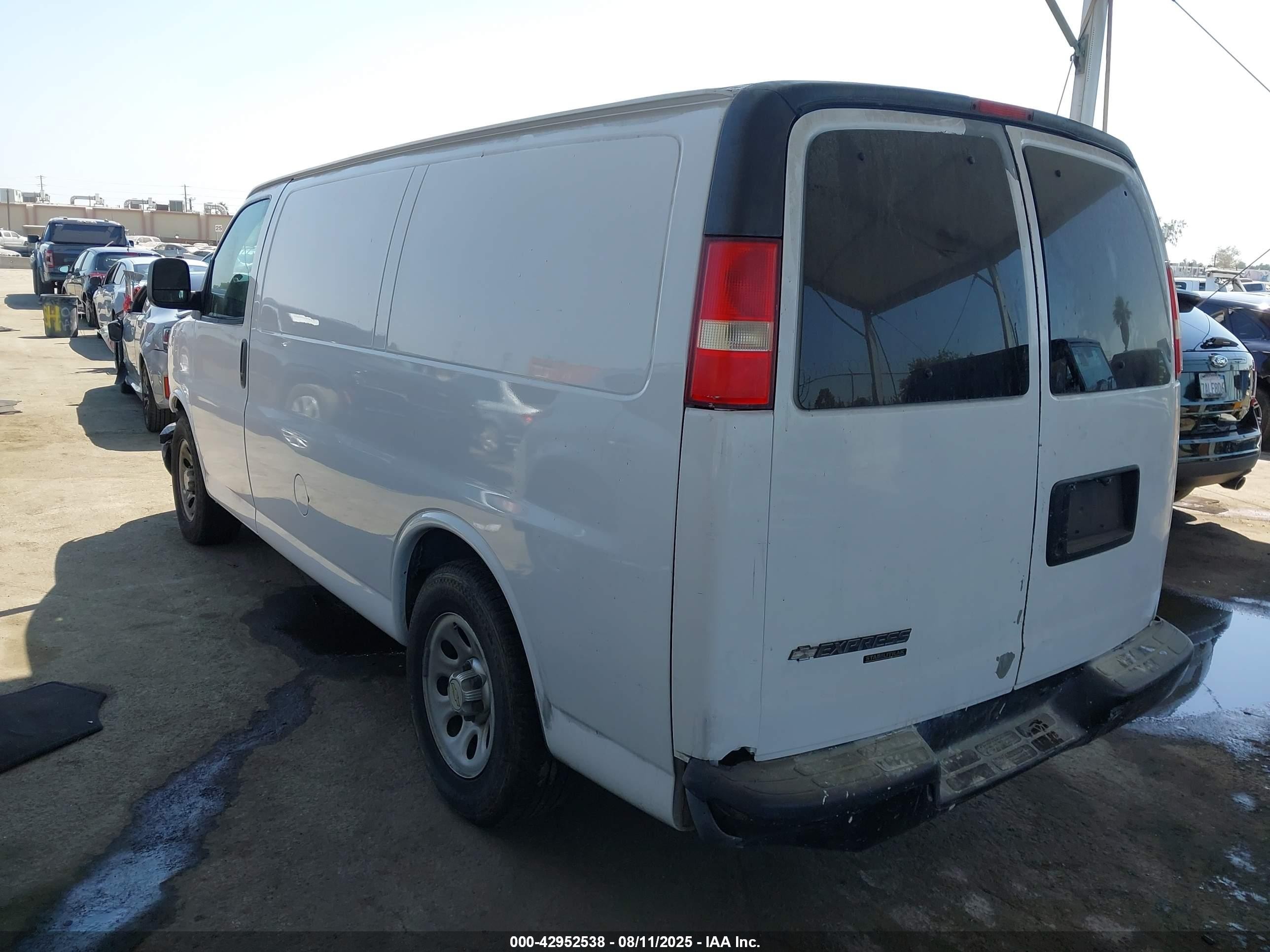 2013 Chevrolet Express 1500 Work Van White vin: 1GCSGAFX2D1123412