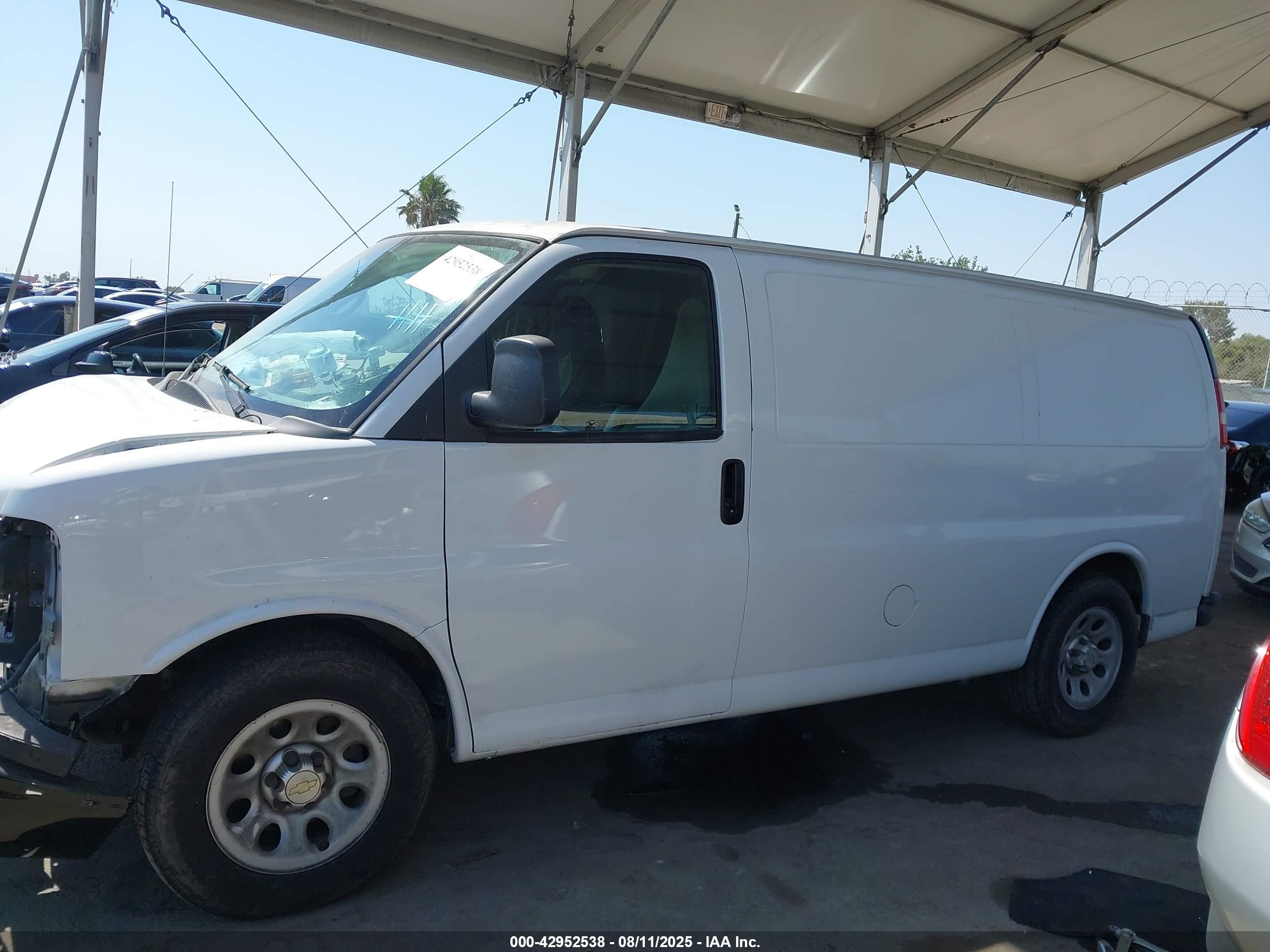 2013 Chevrolet Express 1500 Work Van White vin: 1GCSGAFX2D1123412