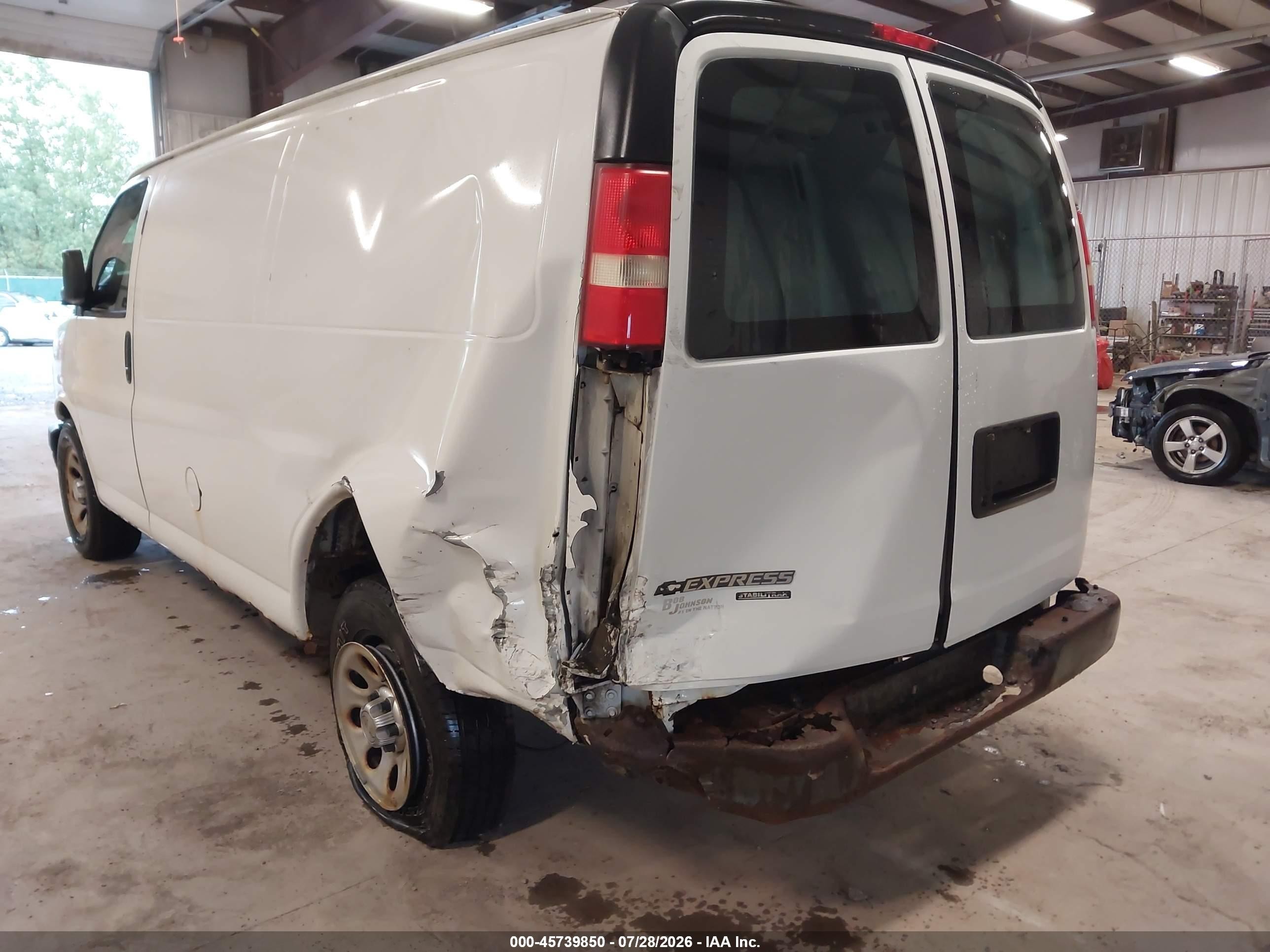2014 Chevrolet Express 1500 Work Van White vin: 1GCSGAFX2E1143354
