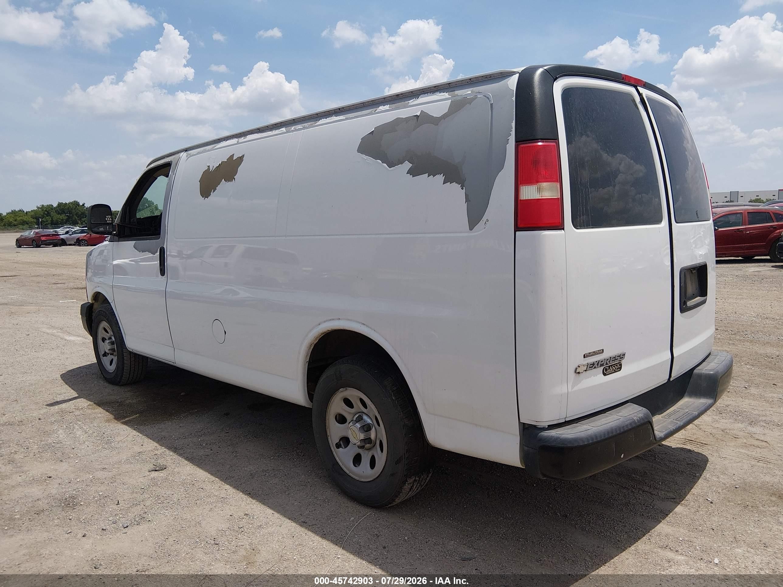 2011 Chevrolet Express 1500 Work Van White vin: 1GCSGAFX3B1175760