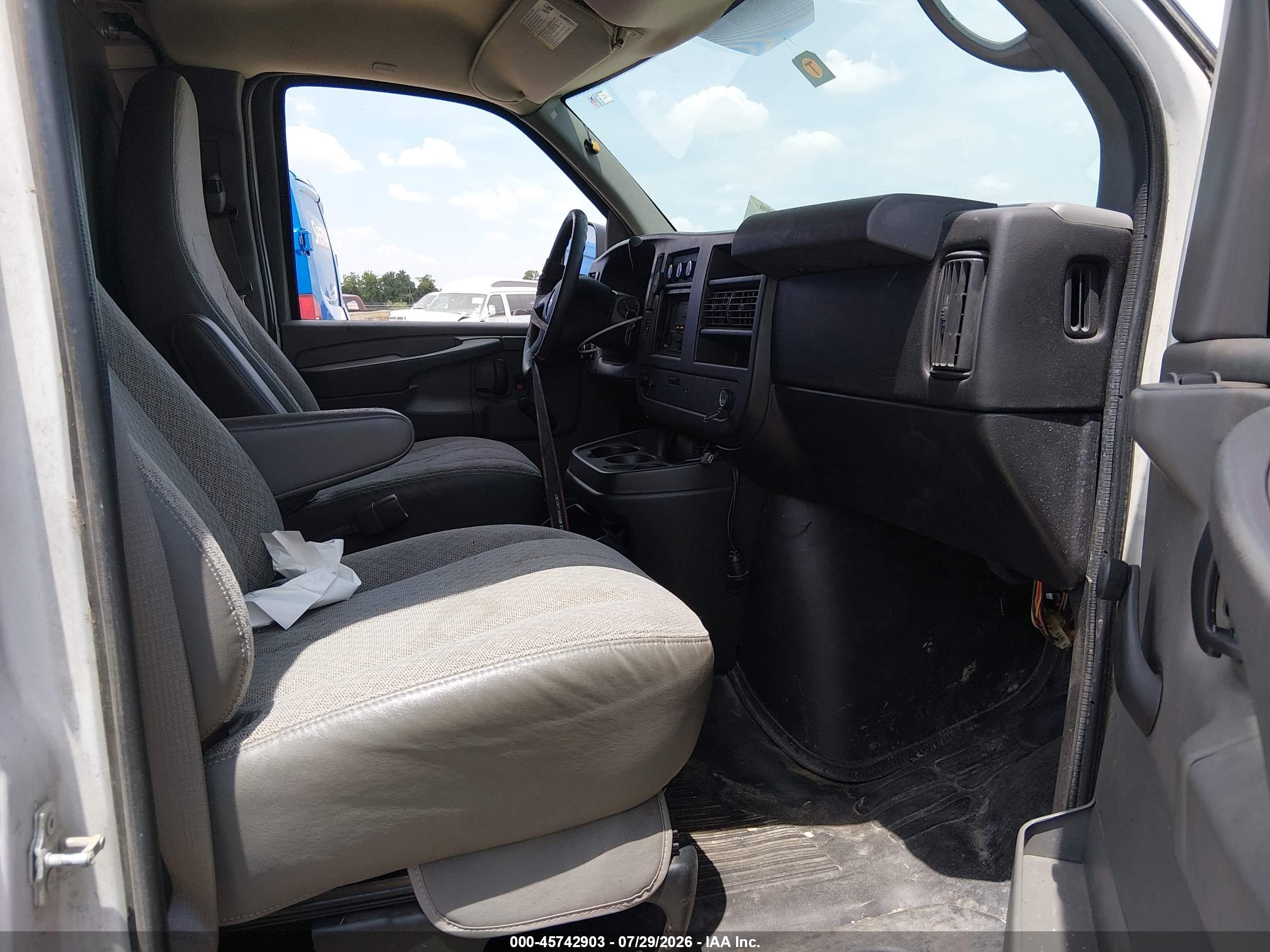 2011 Chevrolet Express 1500 Work Van White vin: 1GCSGAFX3B1175760