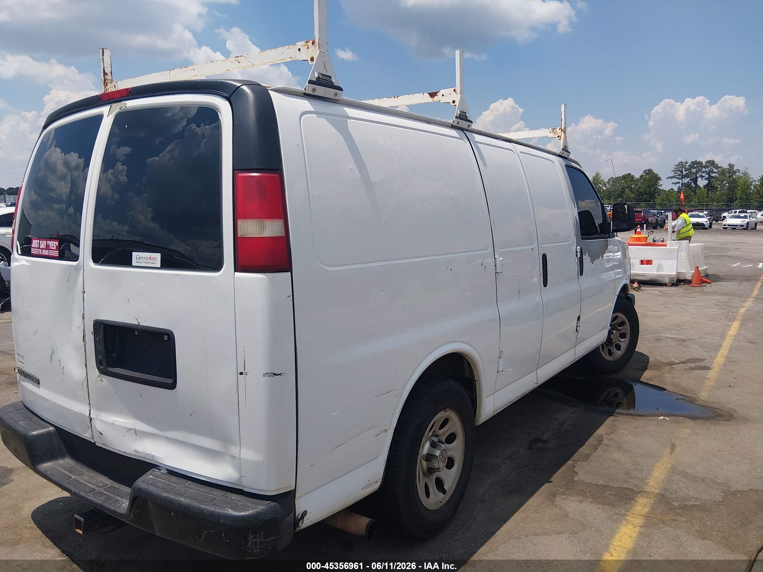 2012 Chevrolet Express 1500 Work Van White vin: 1GCSGAFX3C1108416