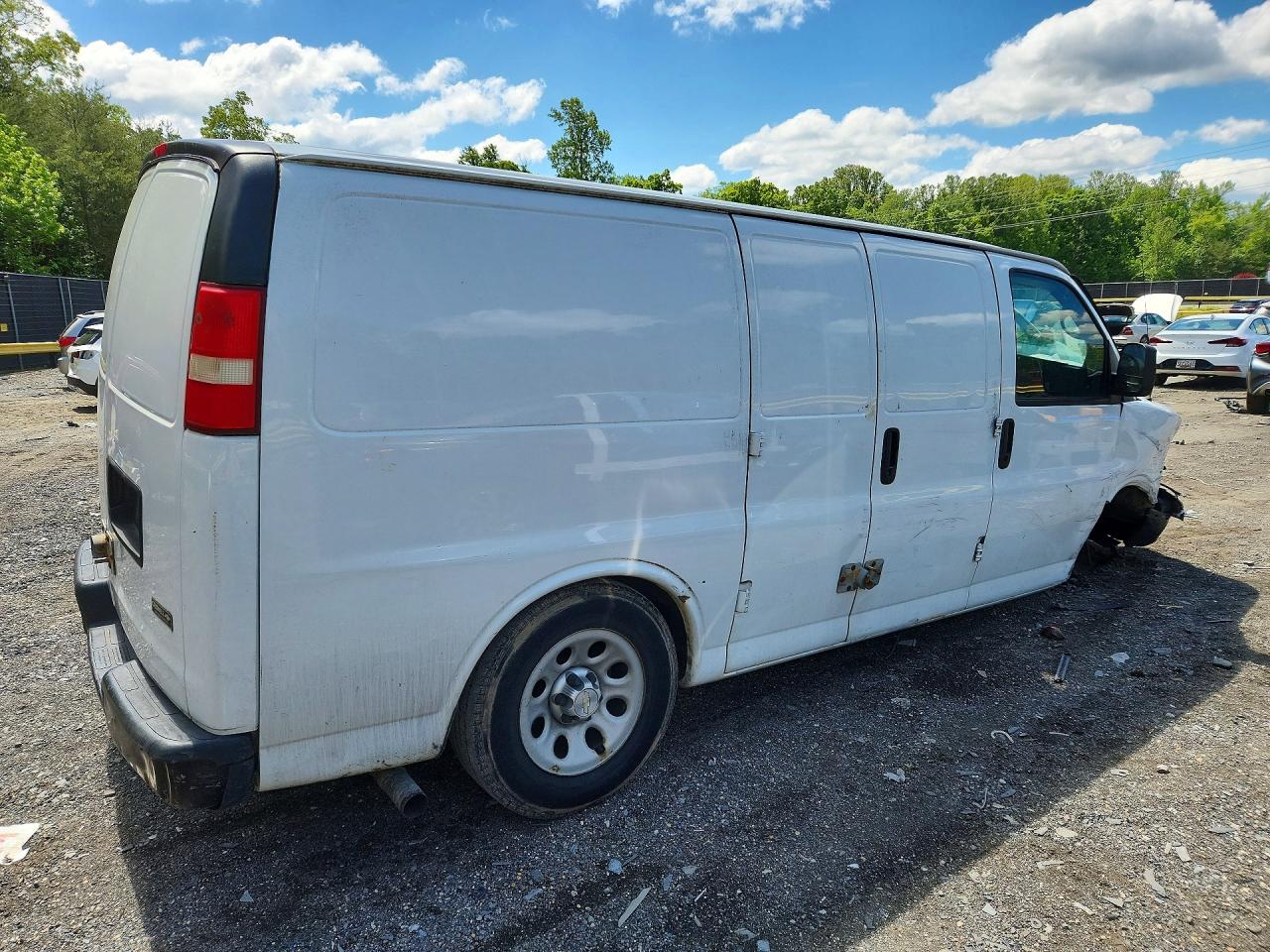 2014 Chevrolet Express G1500 White vin: 1GCSGAFX3E1141726