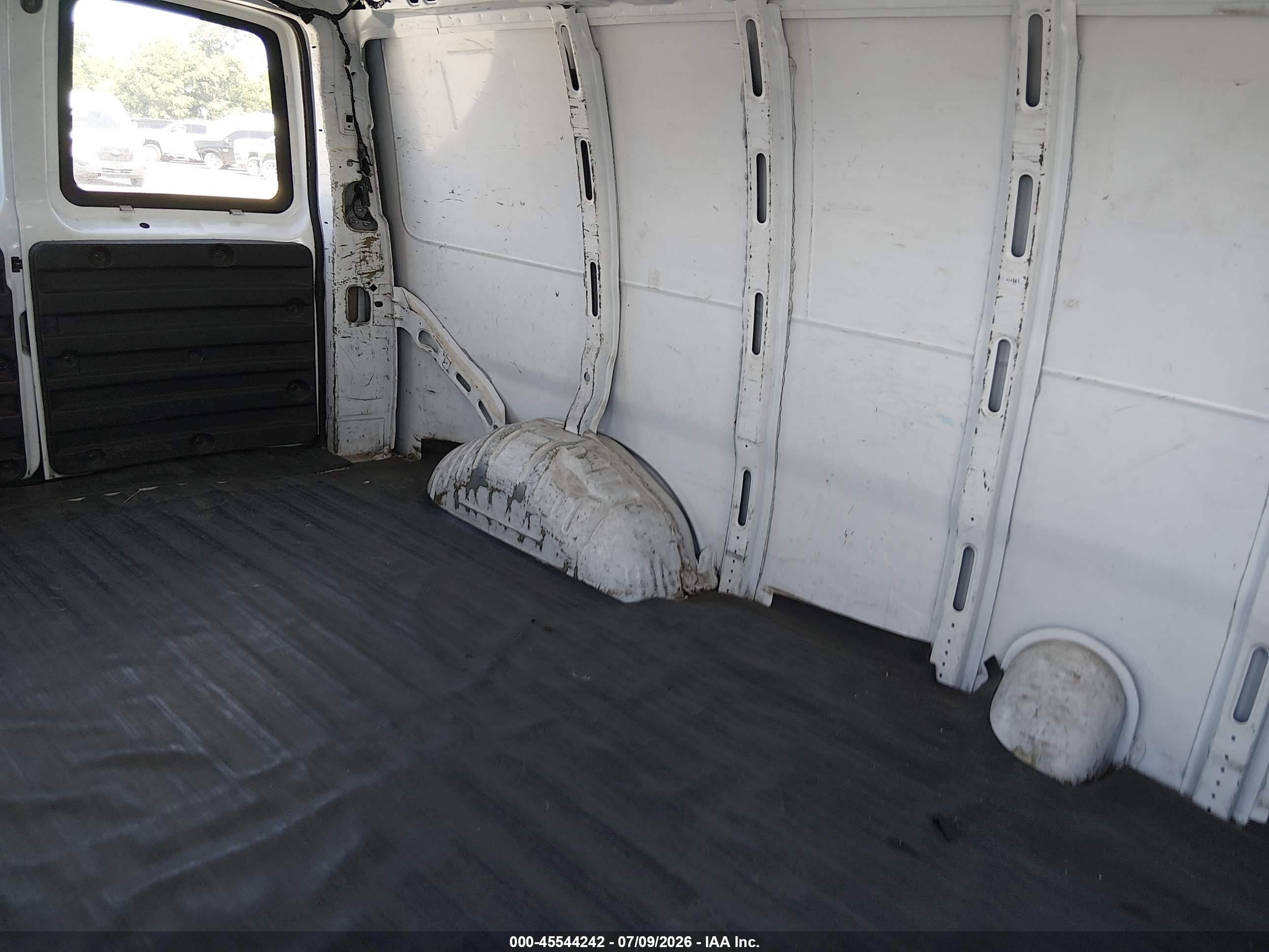2011 Chevrolet Express 1500 Work Van White vin: 1GCSGAFX4B1104177