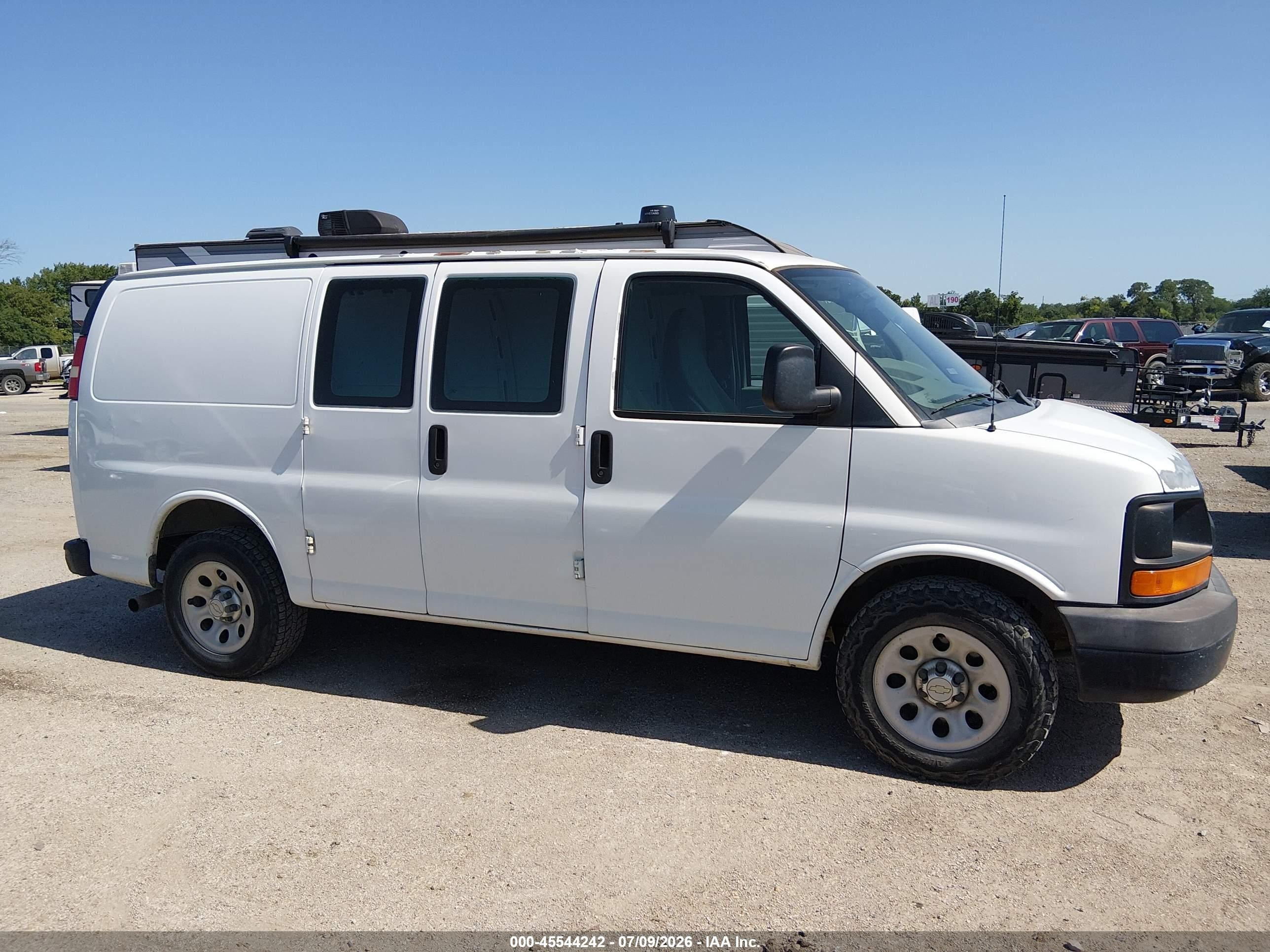 2011 Chevrolet Express 1500 Work Van White vin: 1GCSGAFX4B1104177