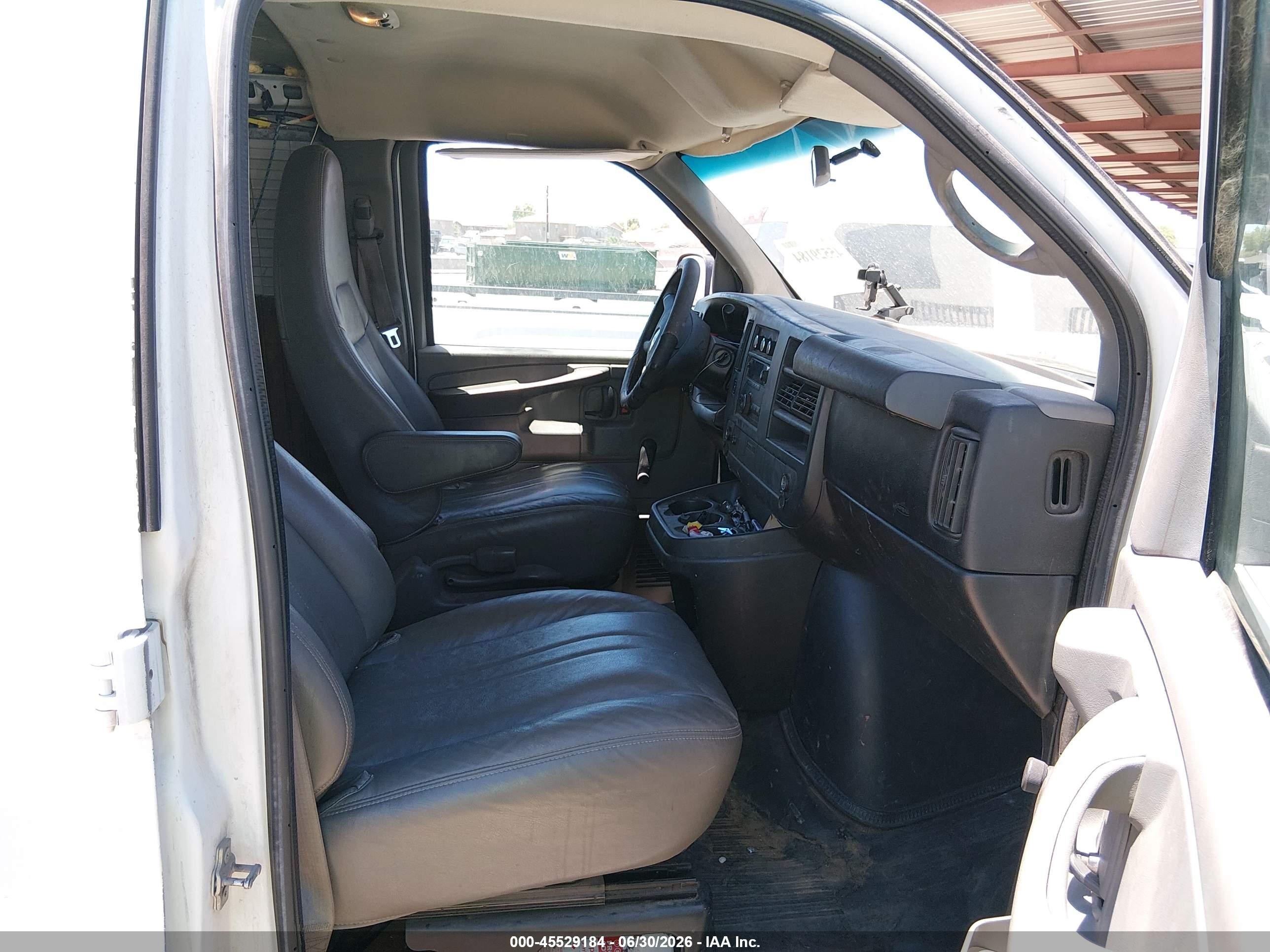 2011 Chevrolet Express 1500 Work Van White vin: 1GCSGAFX5B1111929