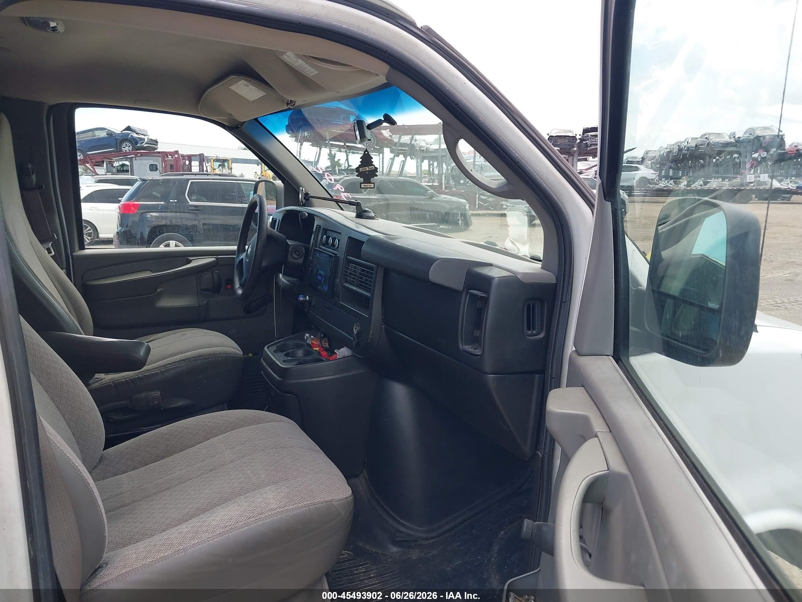 2011 Chevrolet Express 1500 Work Van White vin: 1GCSGAFX6B1187420