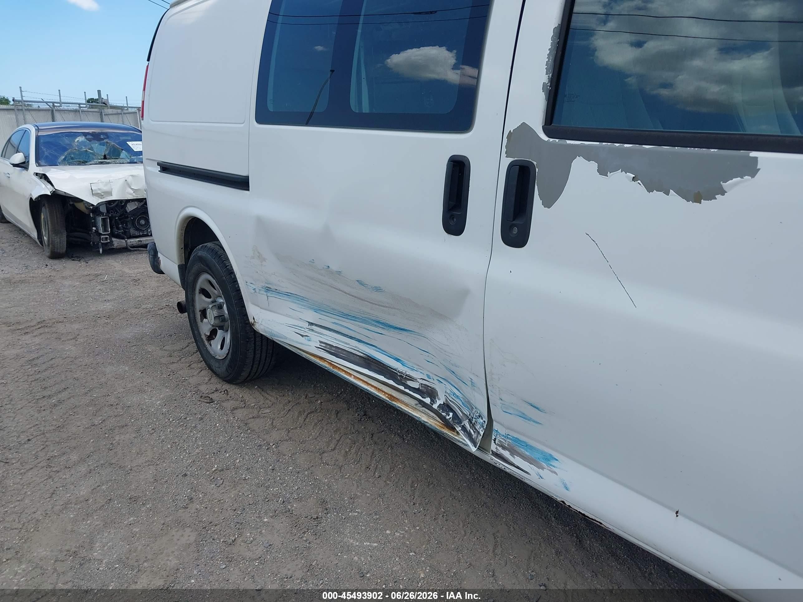 2011 Chevrolet Express 1500 Work Van White vin: 1GCSGAFX6B1187420