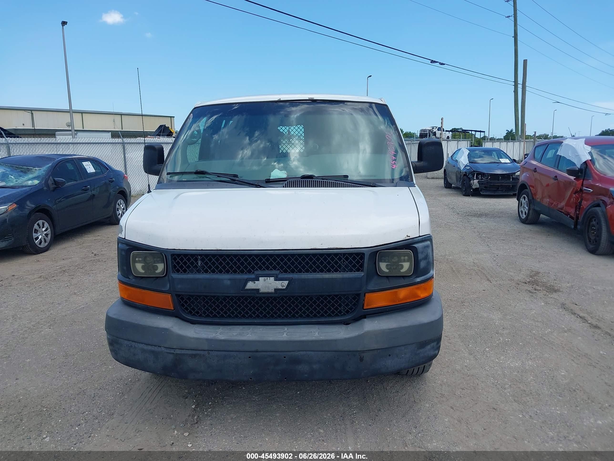 2011 Chevrolet Express 1500 Work Van White vin: 1GCSGAFX6B1187420