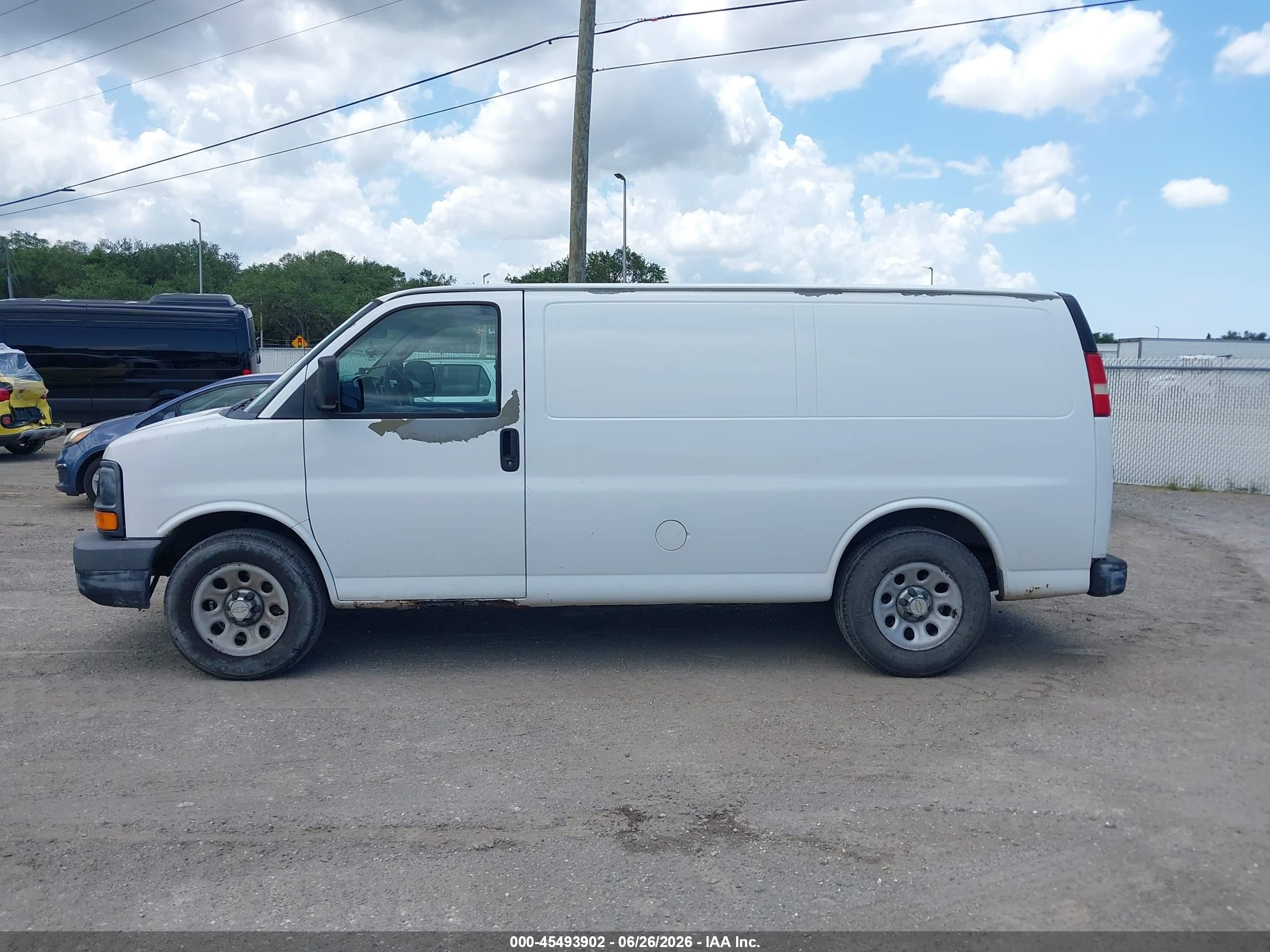 2011 Chevrolet Express 1500 Work Van White vin: 1GCSGAFX6B1187420