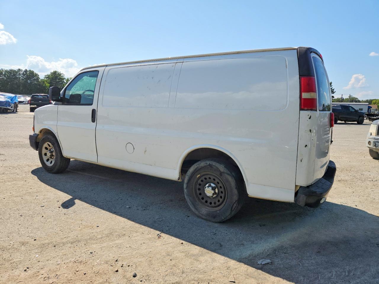 2013 Chevrolet Express G1500 White vin: 1GCSGAFX6D1182401