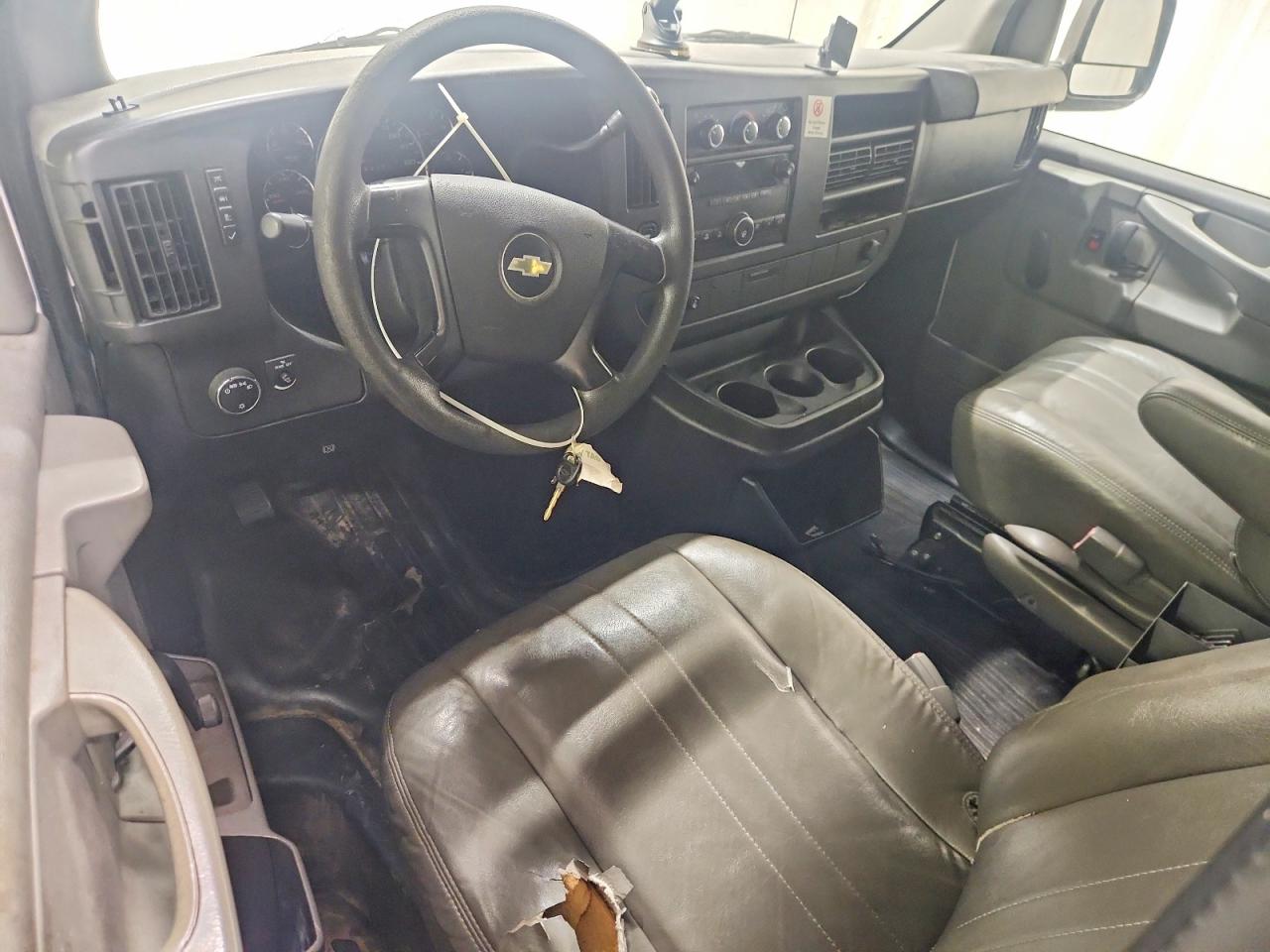 2013 Chevrolet Express G1500 White vin: 1GCSGAFX6D1182401