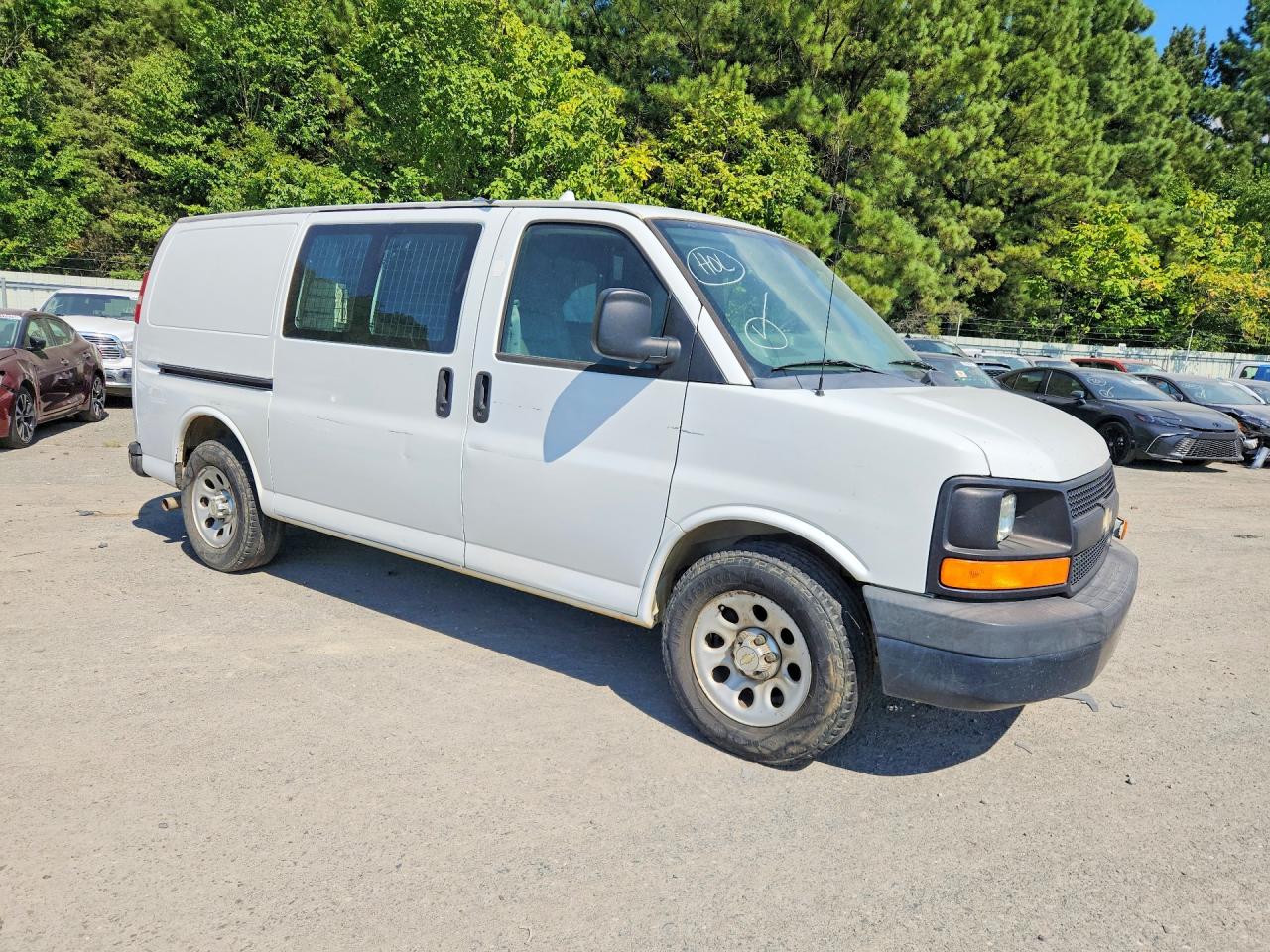 2013 Chevrolet Express G1500 White vin: 1GCSGAFX6D1182401