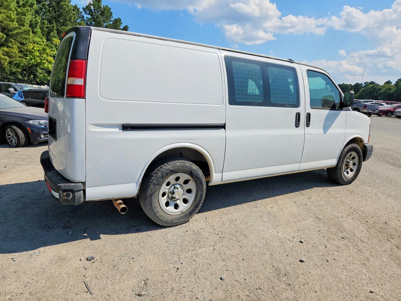 2013 Chevrolet Express G1500 White vin: 1GCSGAFX6D1182401