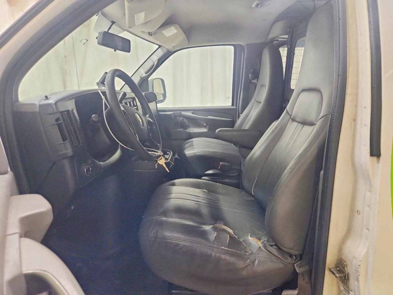 2013 Chevrolet Express G1500 White vin: 1GCSGAFX6D1182401