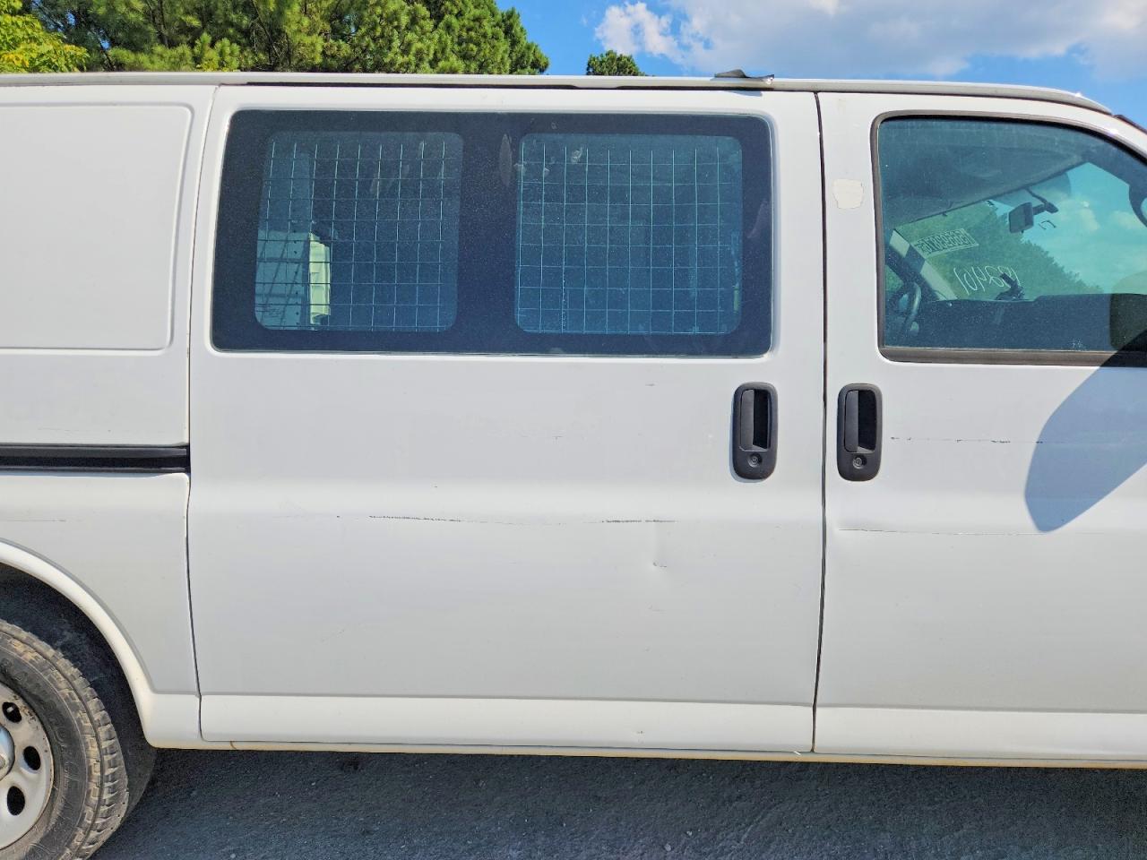 2013 Chevrolet Express G1500 White vin: 1GCSGAFX6D1182401