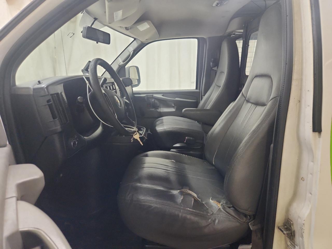 2013 Chevrolet Express G1500 White vin: 1GCSGAFX6D1182401 Damage: Steering Wheel, Worn, Acceptable