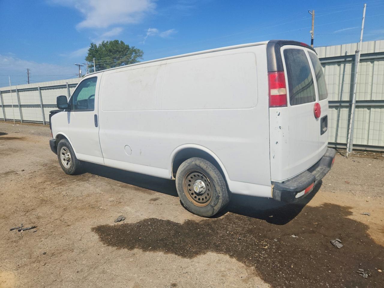 2013 Chevrolet Express G1500 Белый vin: 1GCSGAFX6D1182401