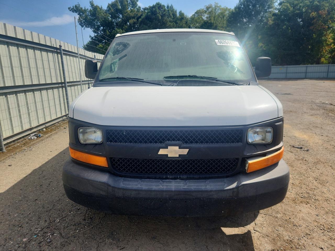 2013 Chevrolet Express G1500 Белый vin: 1GCSGAFX6D1182401