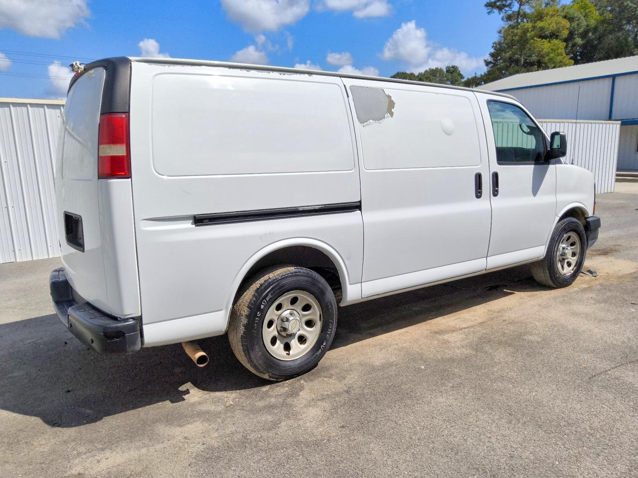2012 Chevrolet Express G1500 White vin: 1GCSGAFX7C1157067