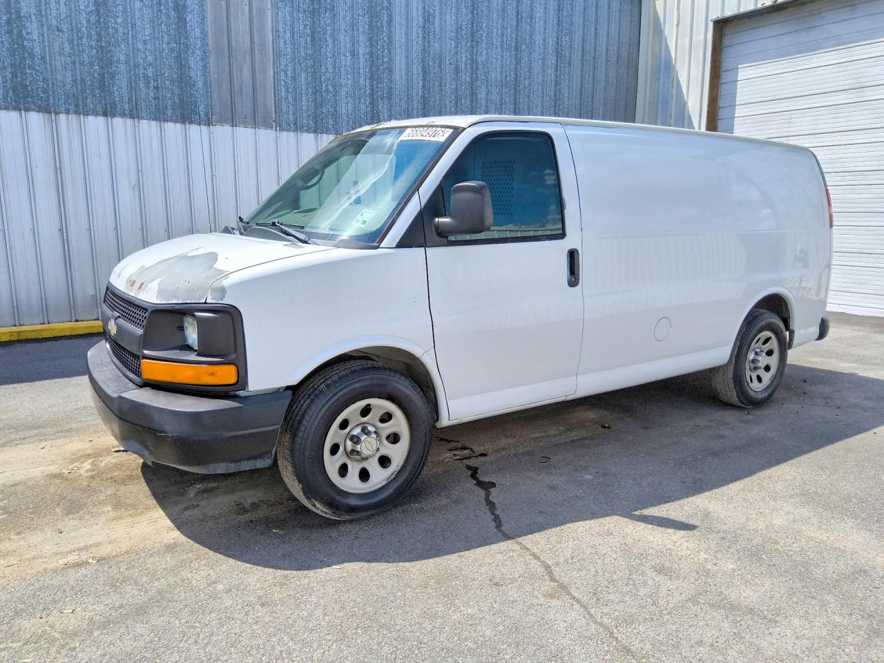 2012 Chevrolet Express G1500 Белый vin: 1GCSGAFX7C1157067