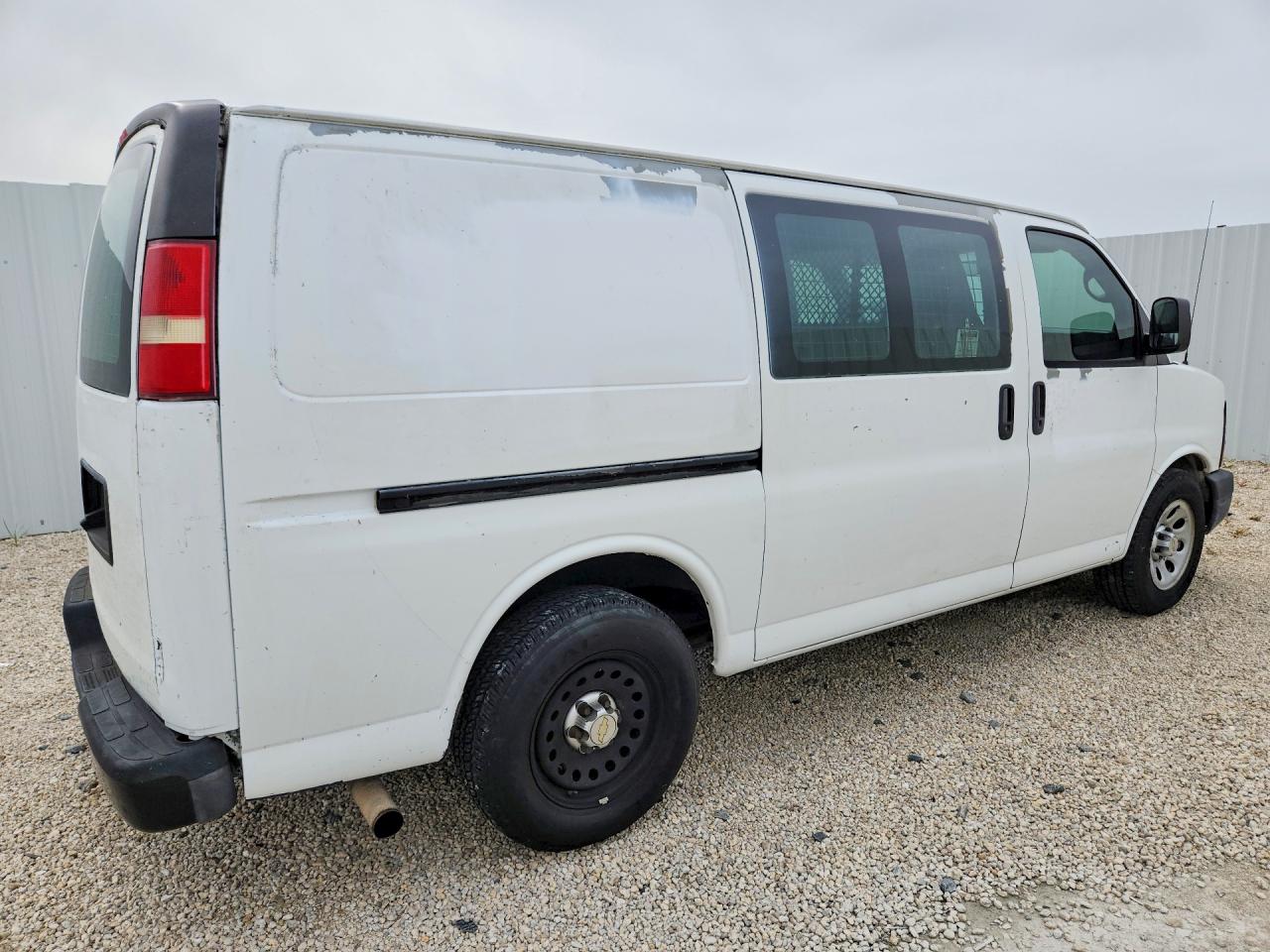 2012 Chevrolet Express G1500 Ls White vin: 1GCSGAFX7C1179165