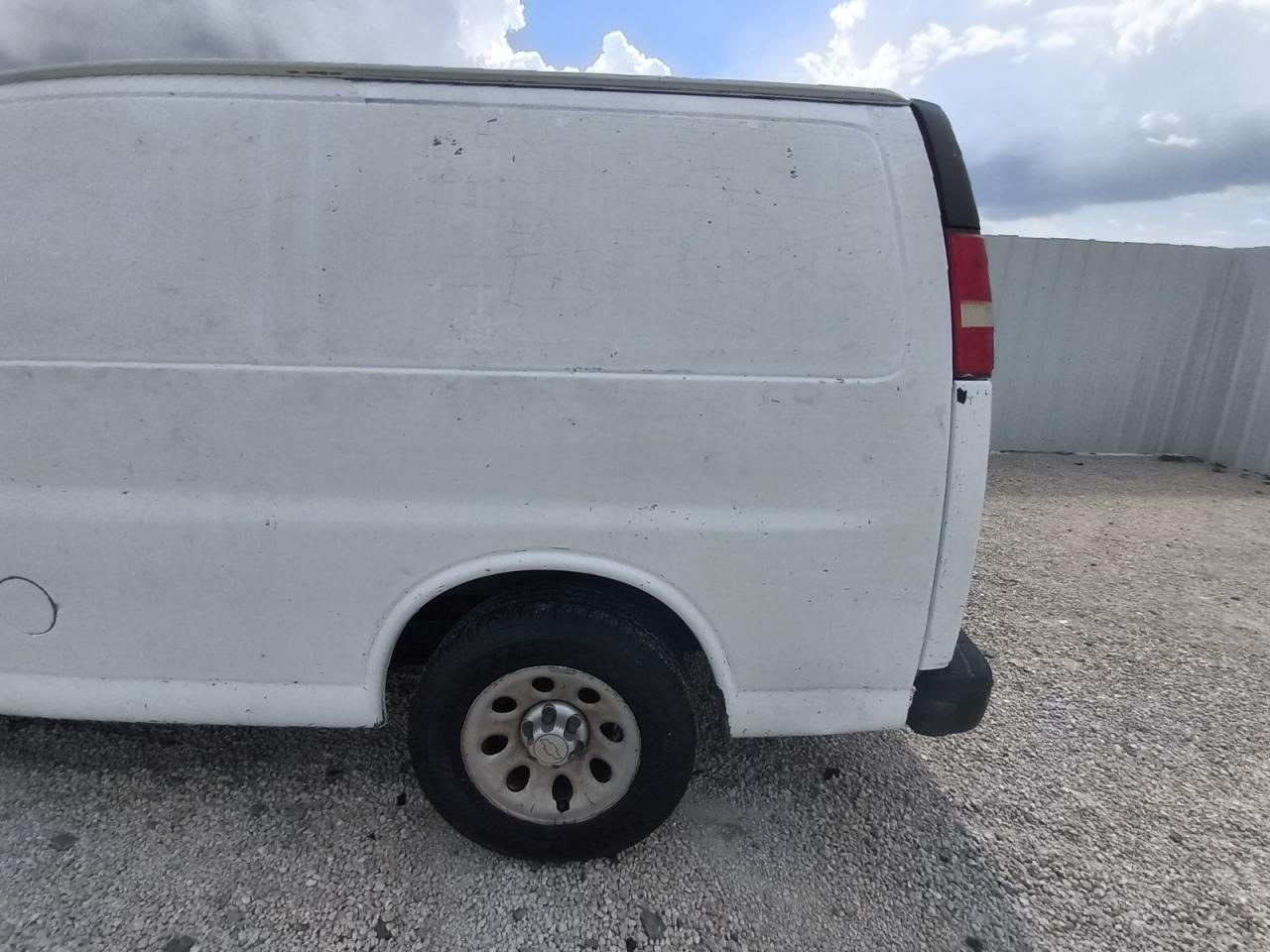 2012 Chevrolet Express G1500 Ls White vin: 1GCSGAFX7C1179165 Damage: Lt D Pillar Applique, Heavy Scratch, 2 To 3 Inches