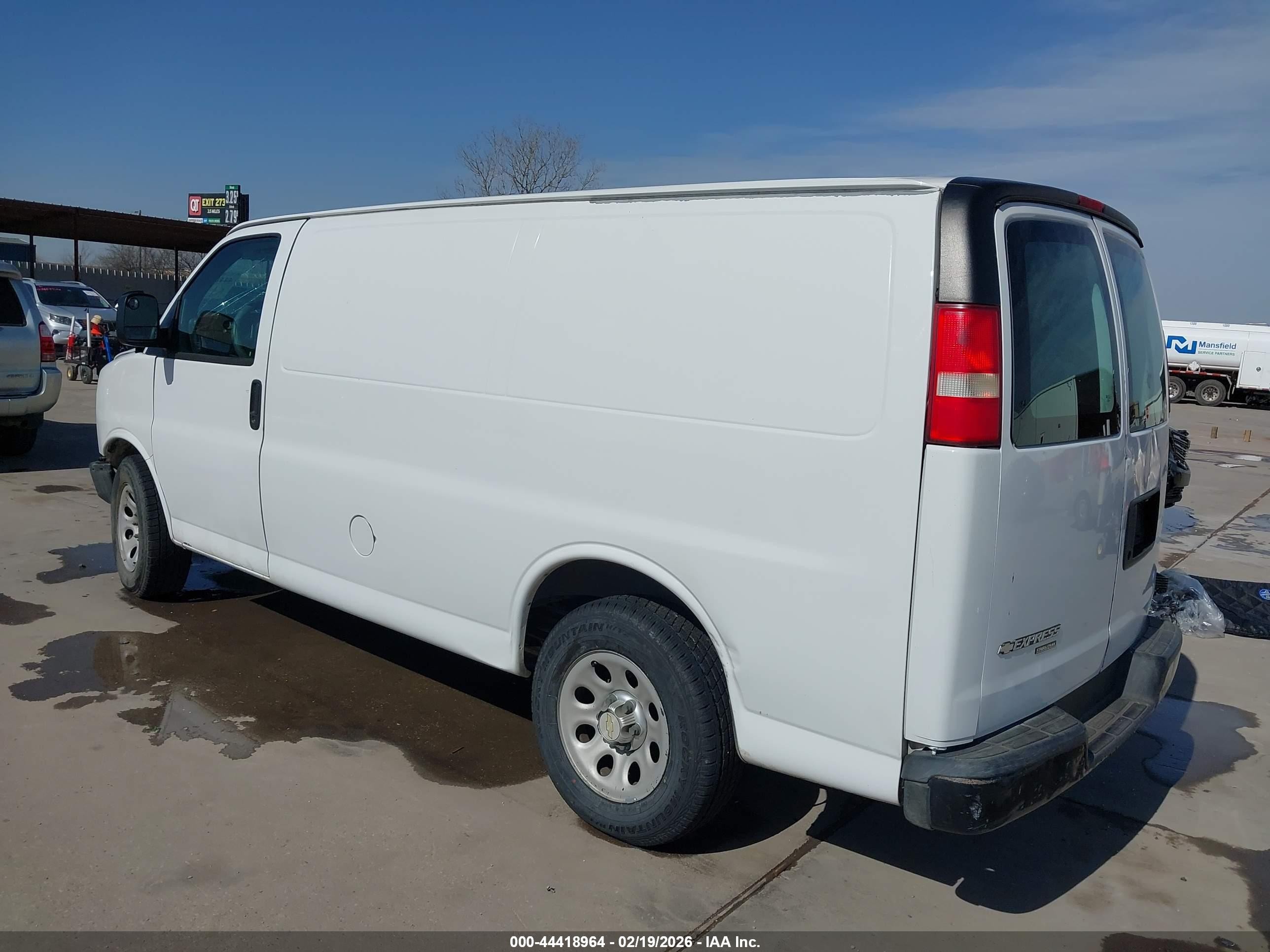 2014 Chevrolet Express 1500 Work Van White vin: 1GCSGAFX8E1109368