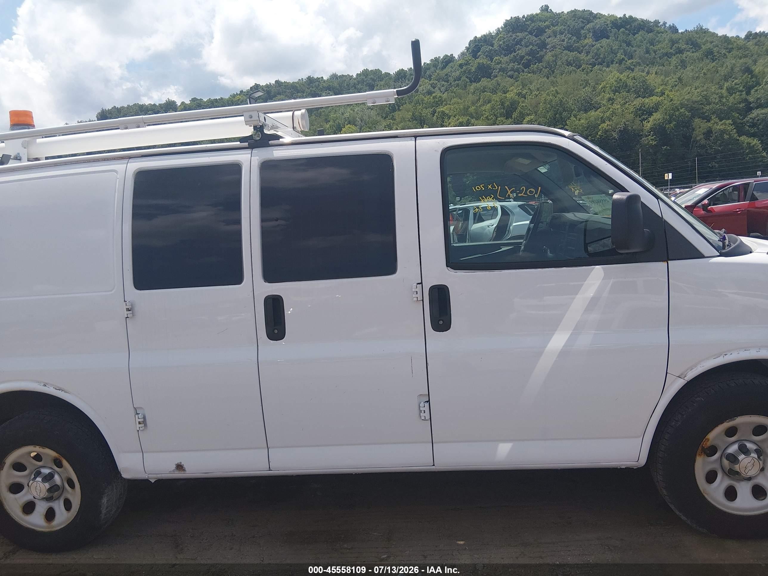 2014 Chevrolet Express 1500 Work Van White vin: 1GCSGAFX8E1197032
