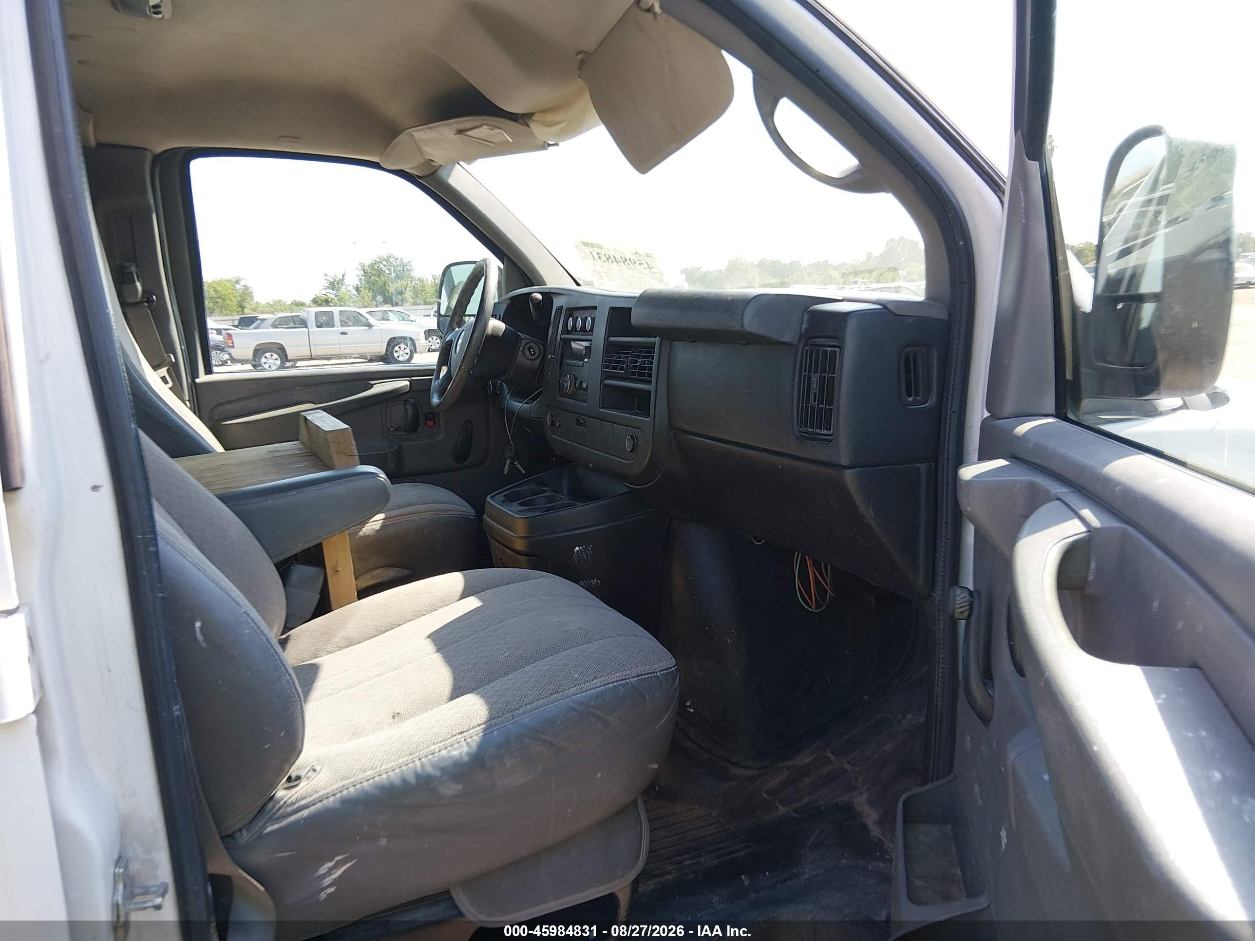2012 Chevrolet Express 1500 Work Van Белый vin: 1GCSGAFX9C1134924