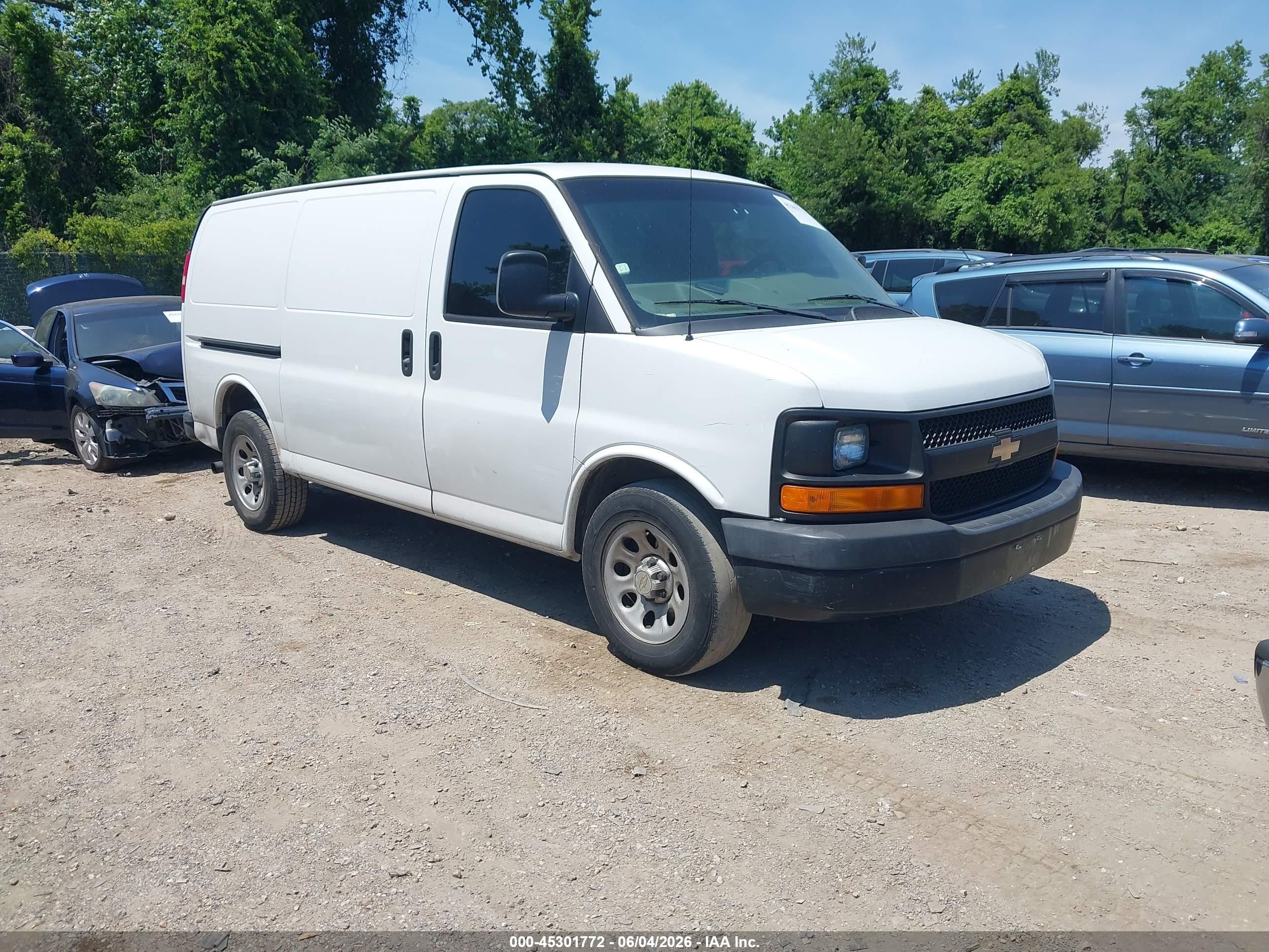 2014 Chevrolet Express 1500 Work Van White vin: 1GCSGAFX9E1158174
