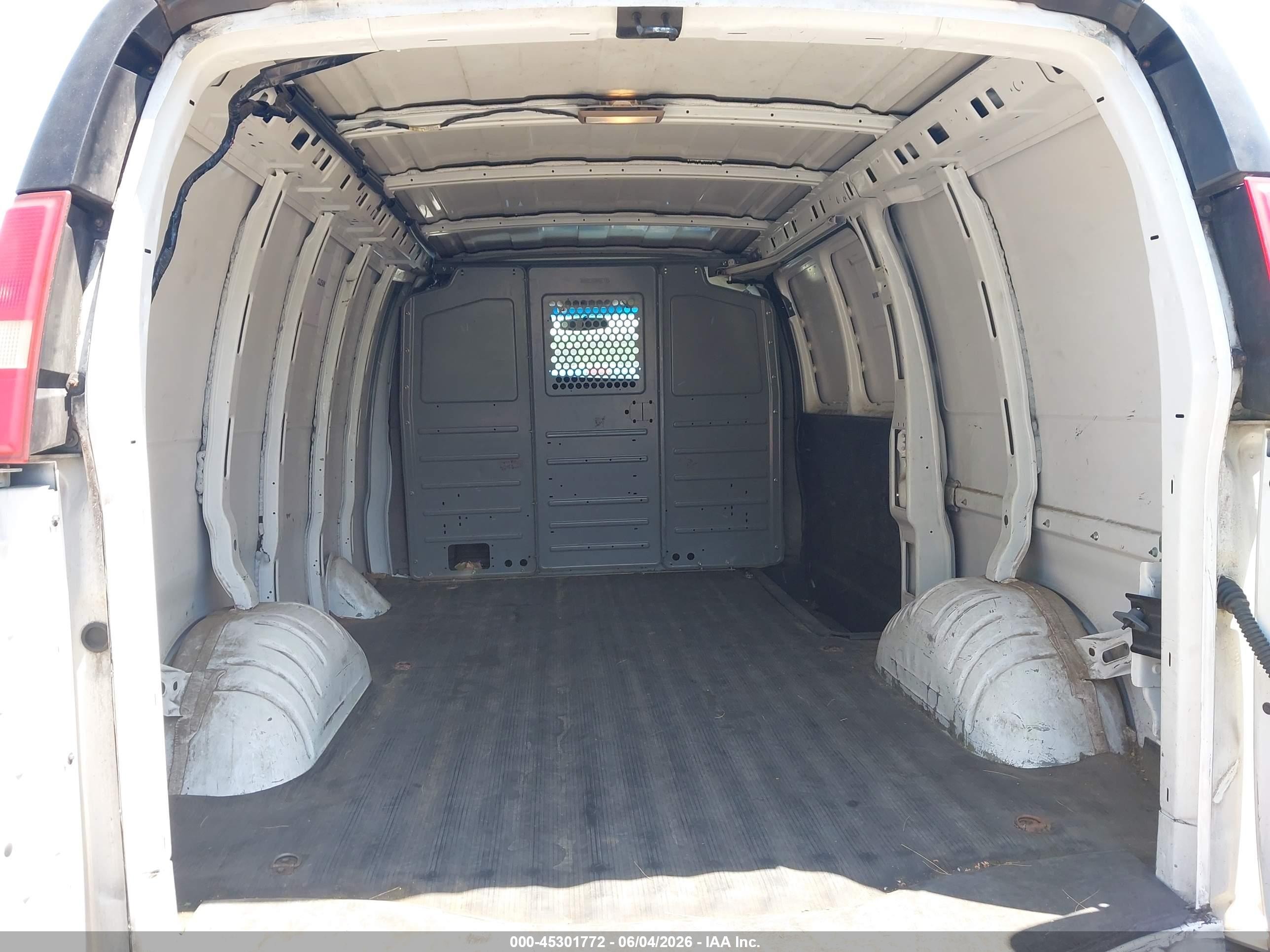 2014 Chevrolet Express 1500 Work Van White vin: 1GCSGAFX9E1158174