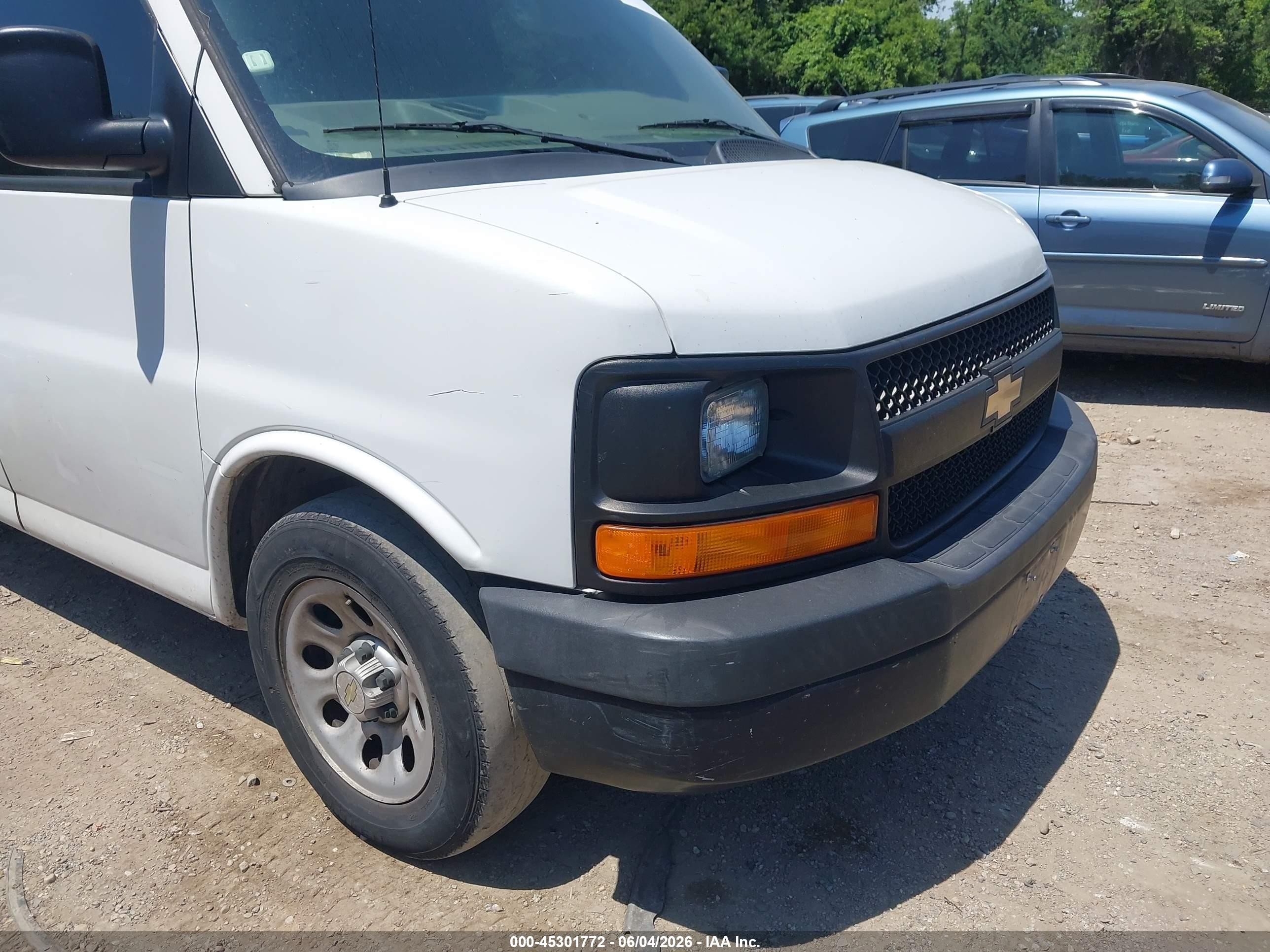2014 Chevrolet Express 1500 Work Van White vin: 1GCSGAFX9E1158174