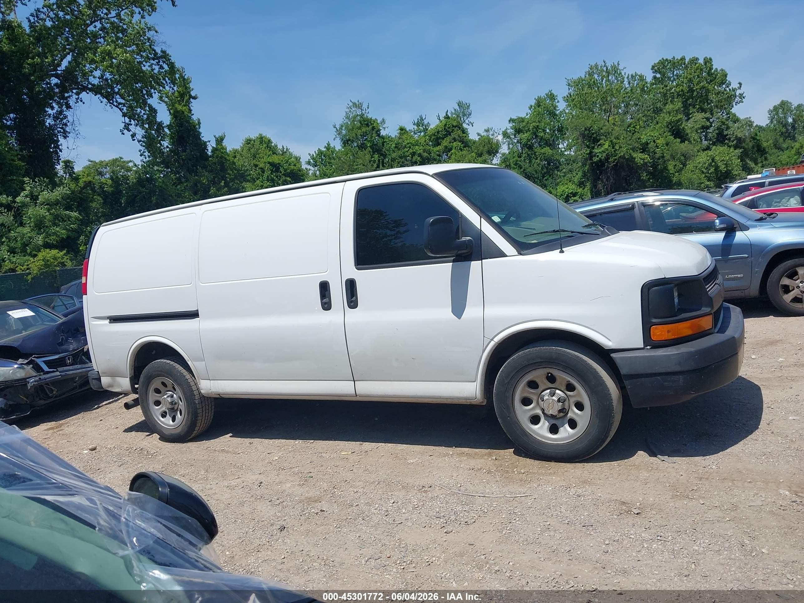 2014 Chevrolet Express 1500 Work Van White vin: 1GCSGAFX9E1158174
