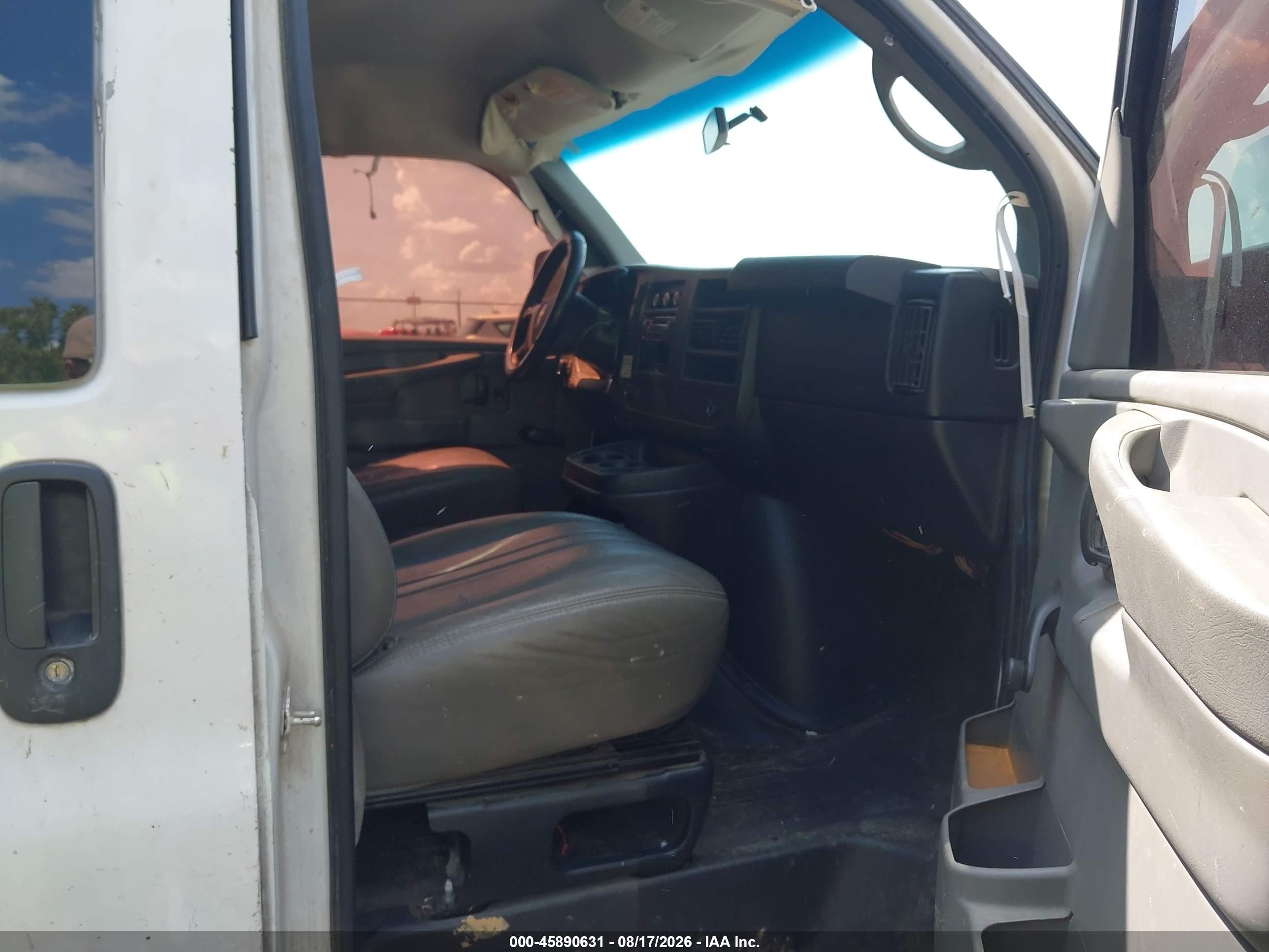 2012 Chevrolet Express 1500 Work Van White vin: 1GCSGAFXXC1144653
