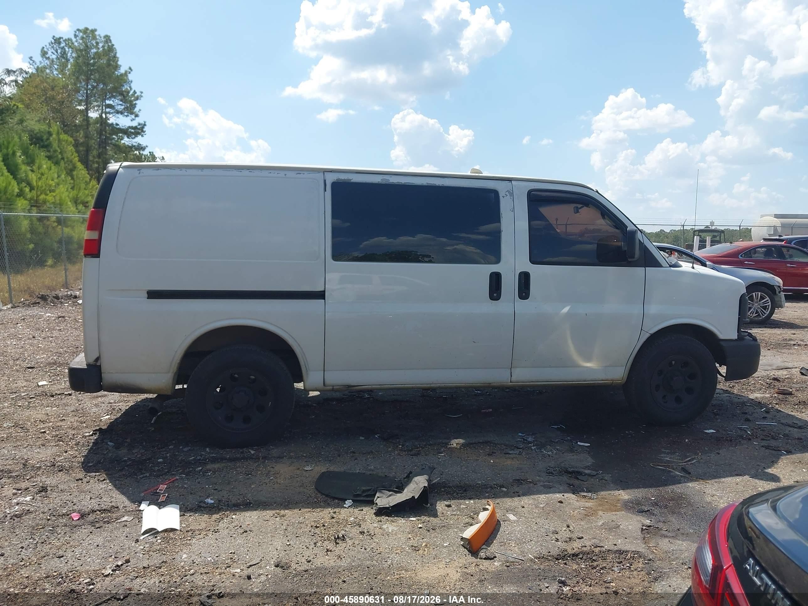 2012 Chevrolet Express 1500 Work Van White vin: 1GCSGAFXXC1144653