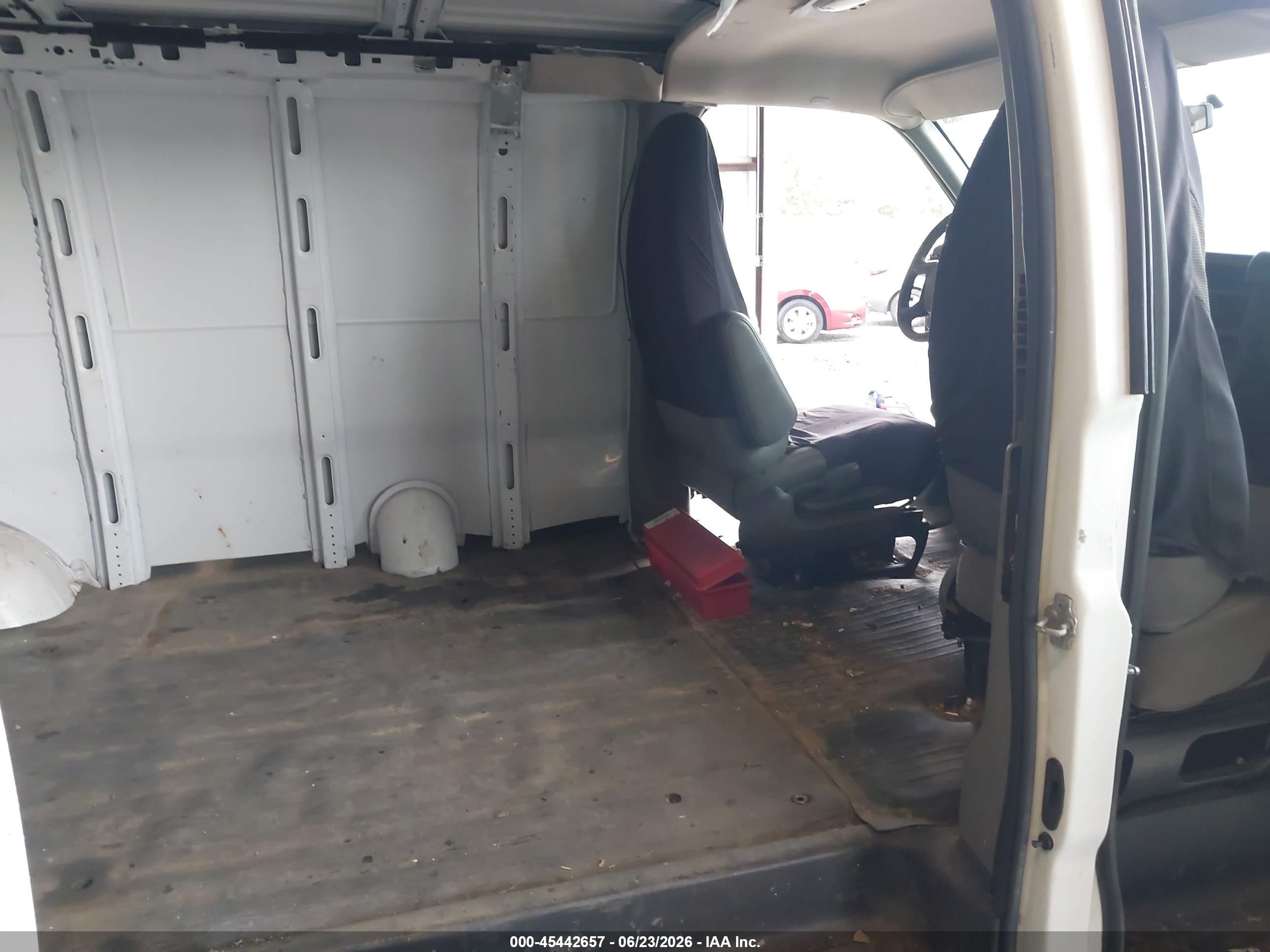 2012 Chevrolet Express 1500 Work Van White vin: 1GCSGAFXXC1186515