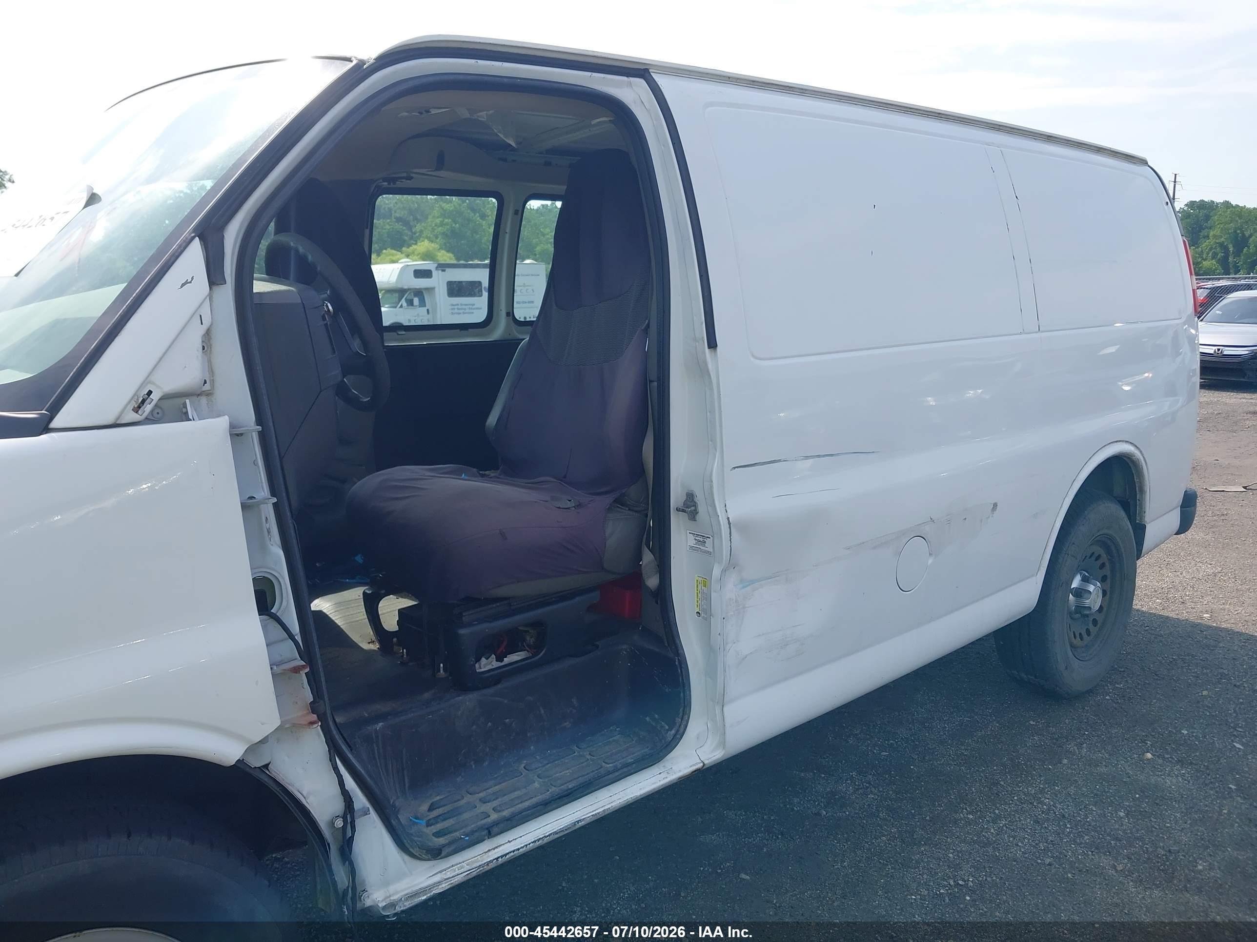 2012 Chevrolet Express 1500 Work Van White vin: 1GCSGAFXXC1186515