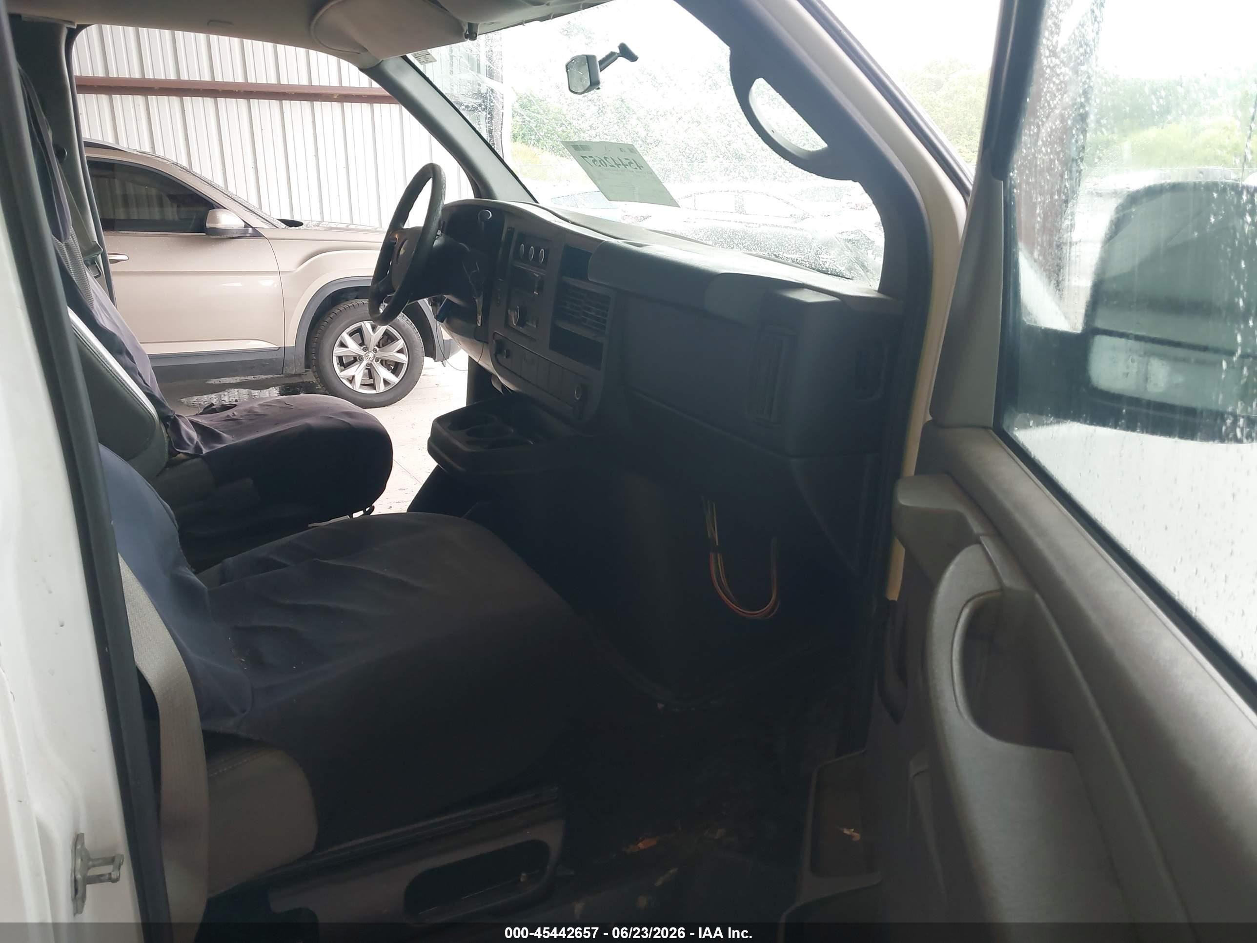 2012 Chevrolet Express 1500 Work Van White vin: 1GCSGAFXXC1186515