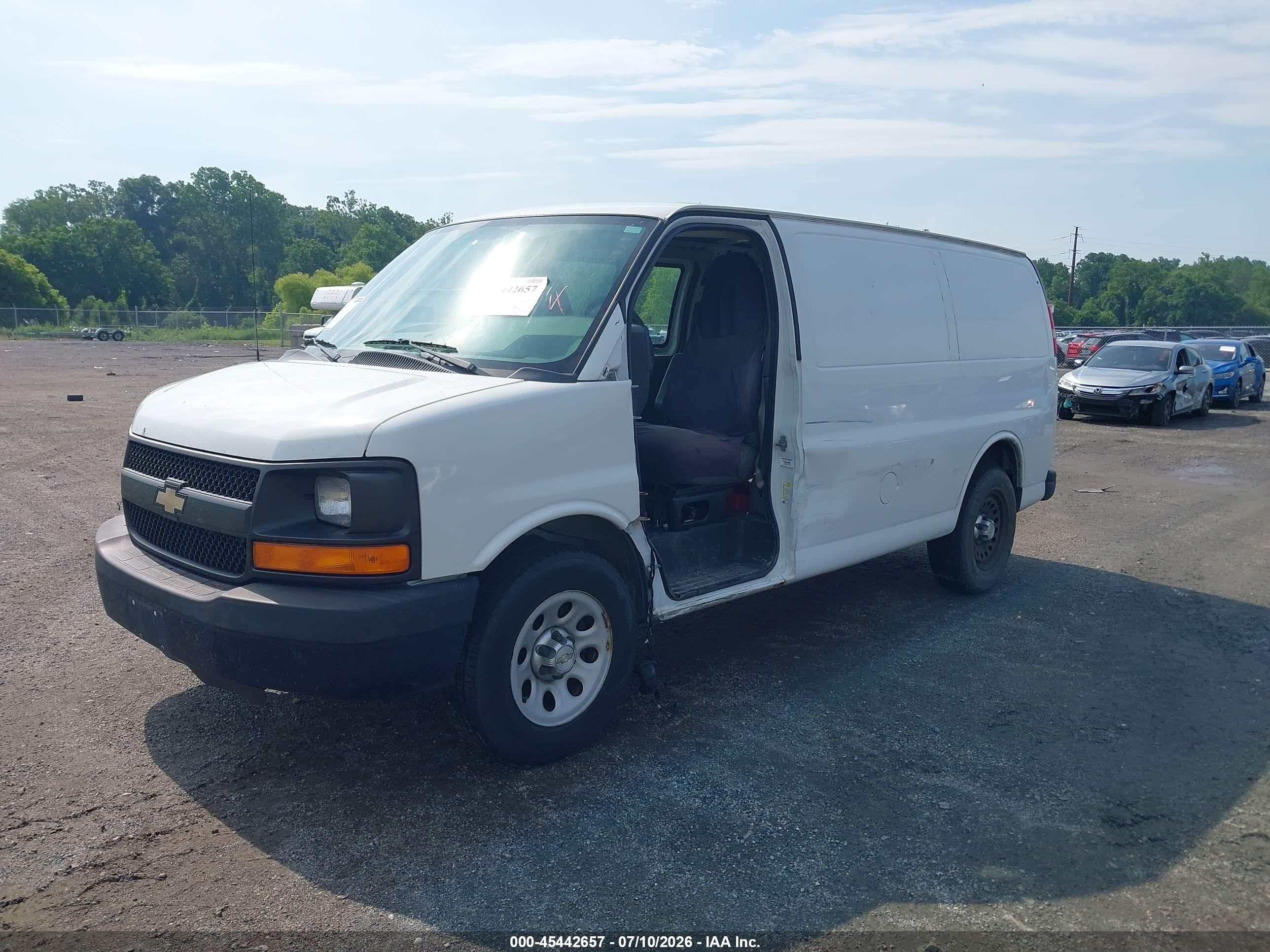 2012 Chevrolet Express 1500 Work Van White vin: 1GCSGAFXXC1186515
