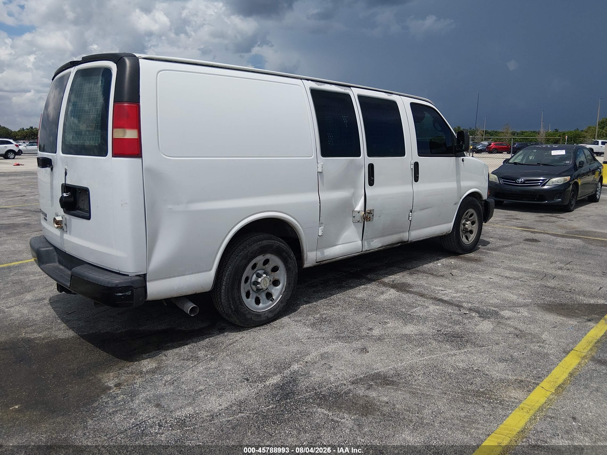 2014 Chevrolet Express 1500 Work Van White vin: 1GCSGAFXXE1143084