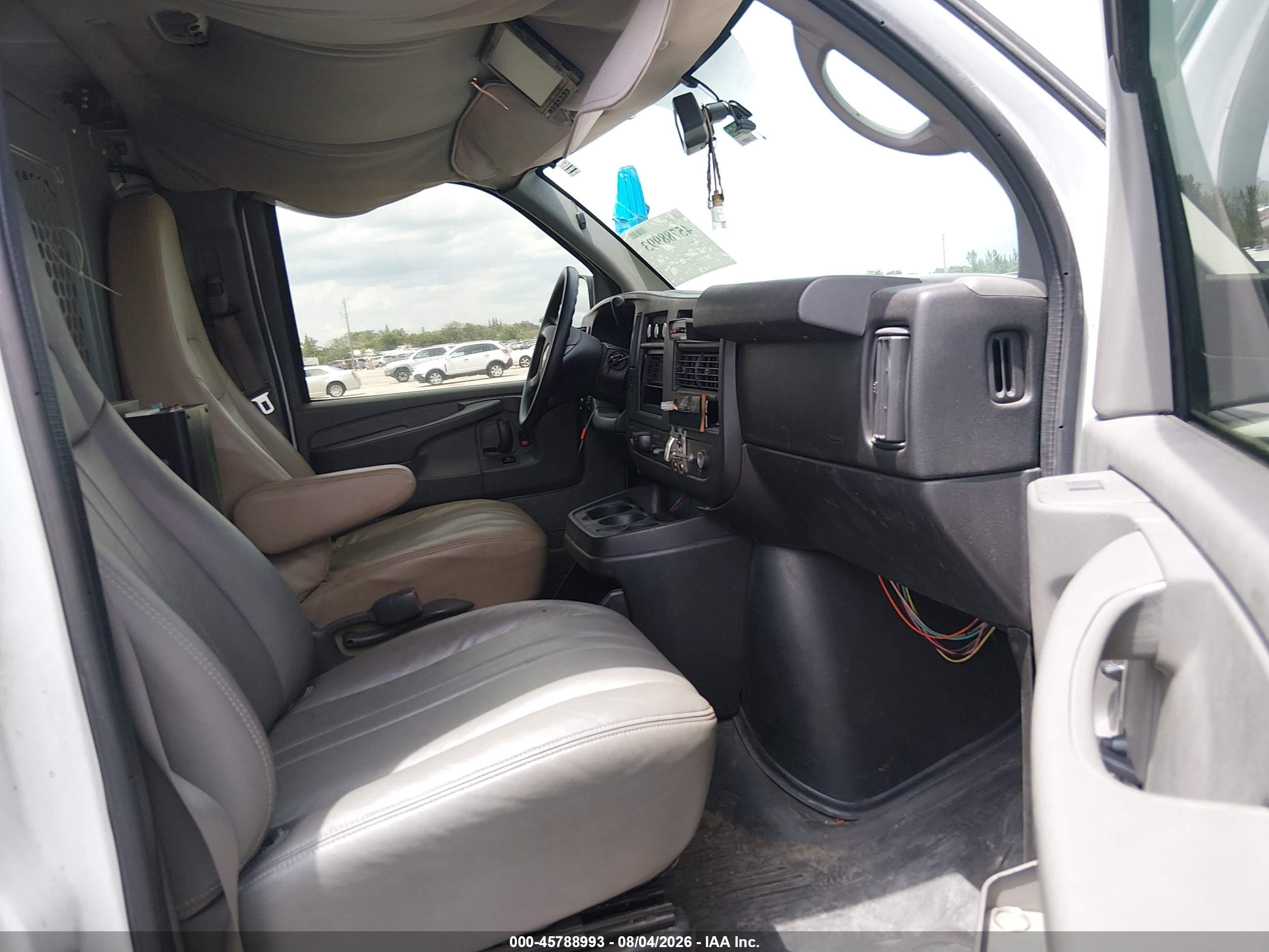 2014 Chevrolet Express 1500 Work Van White vin: 1GCSGAFXXE1143084