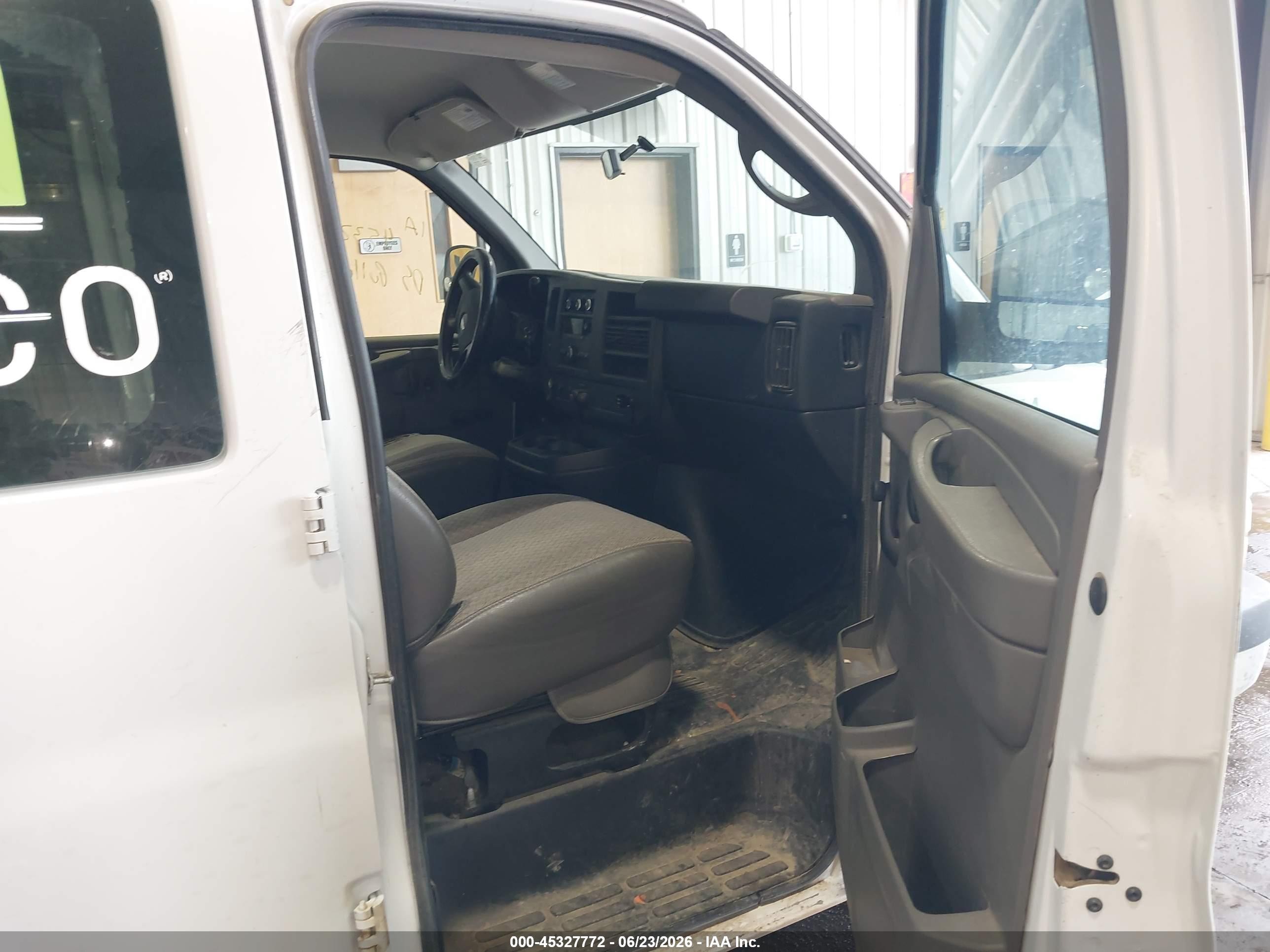 2013 Chevrolet Express 1500 Work Van Белый vin: 1GCSHAF43D1176154