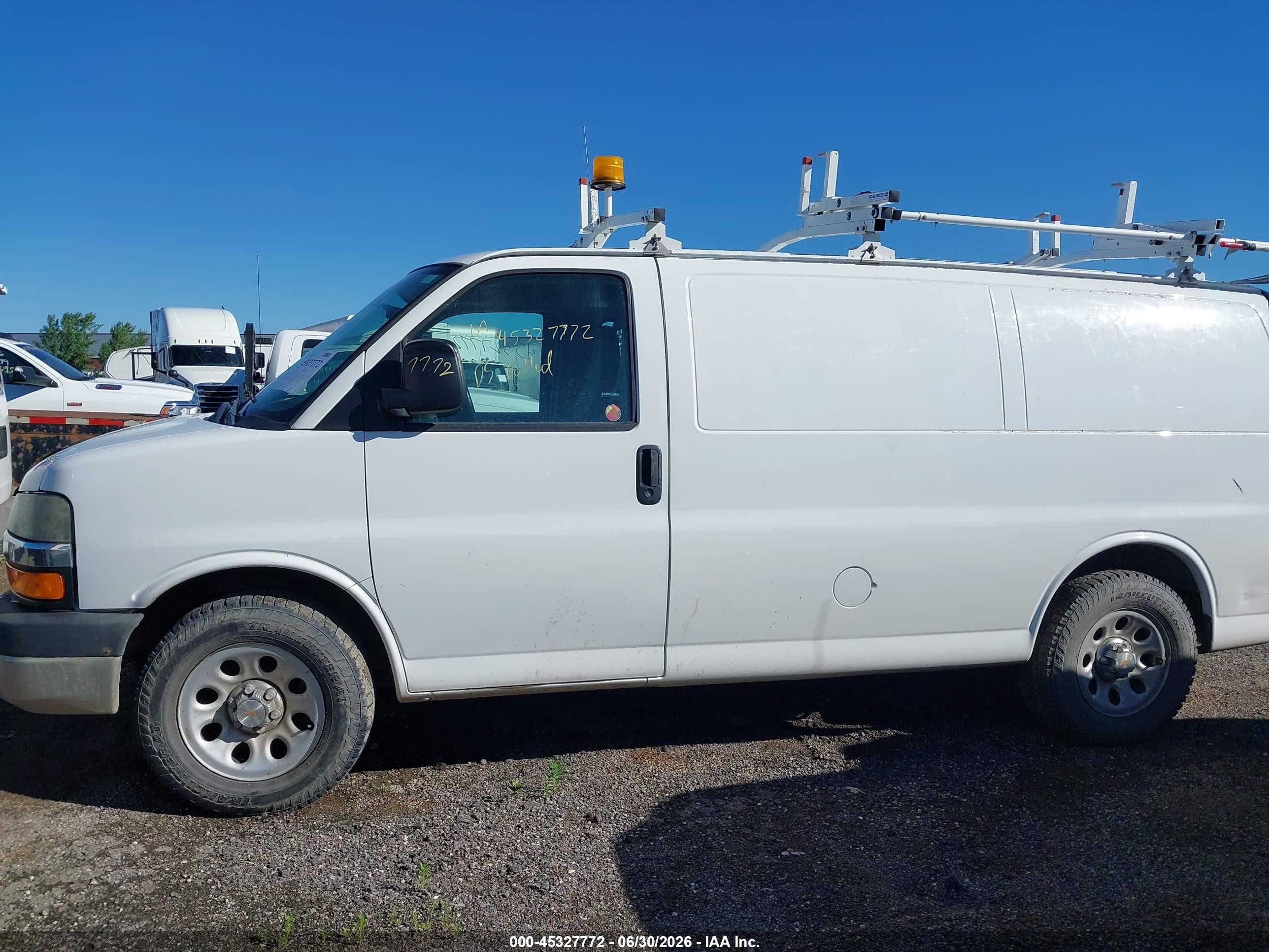 2013 Chevrolet Express 1500 Work Van Белый vin: 1GCSHAF43D1176154