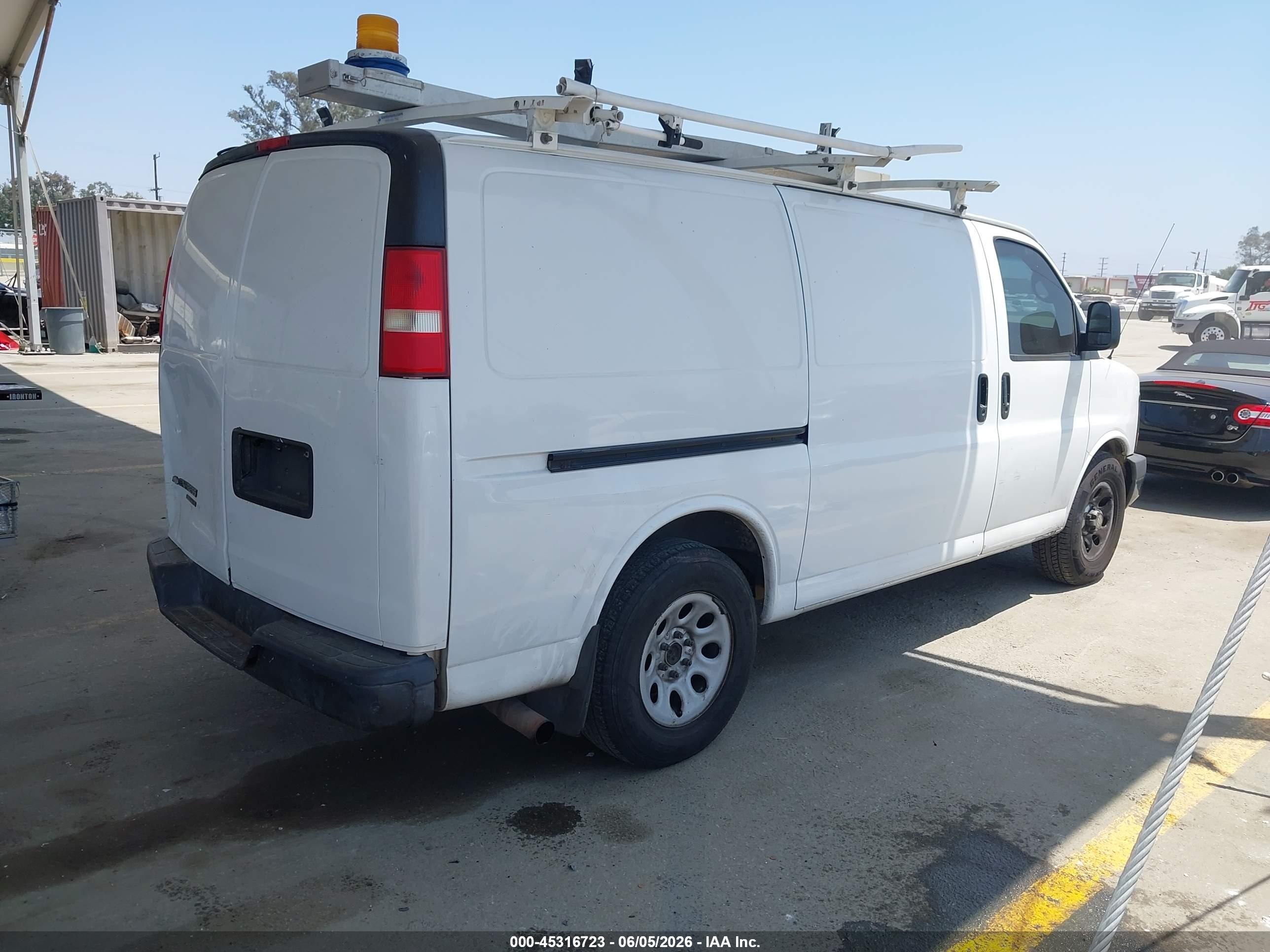 2012 Chevrolet Express 1500 Work Van White vin: 1GCSHAF44C1145767