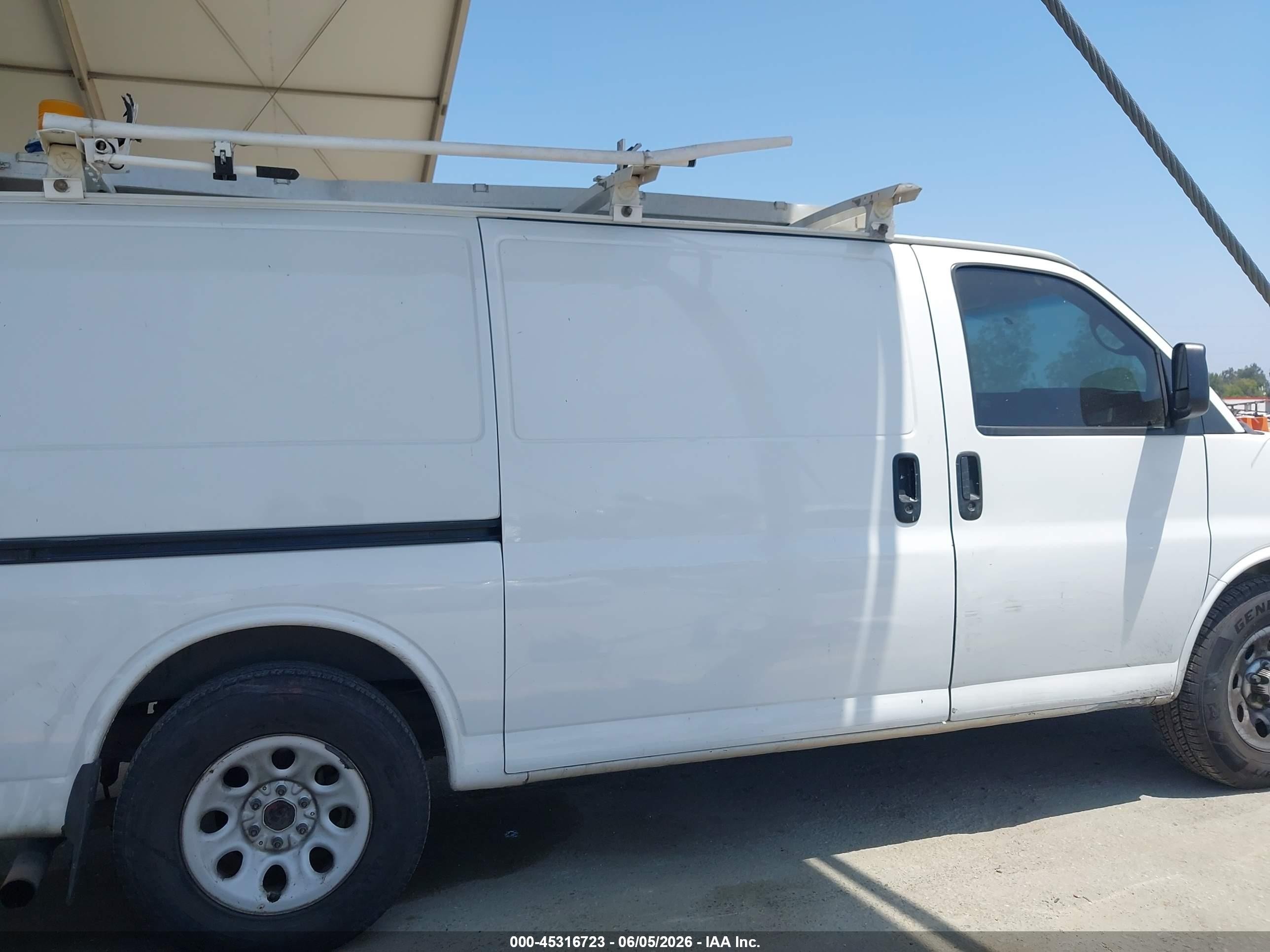 2012 Chevrolet Express 1500 Work Van White vin: 1GCSHAF44C1145767
