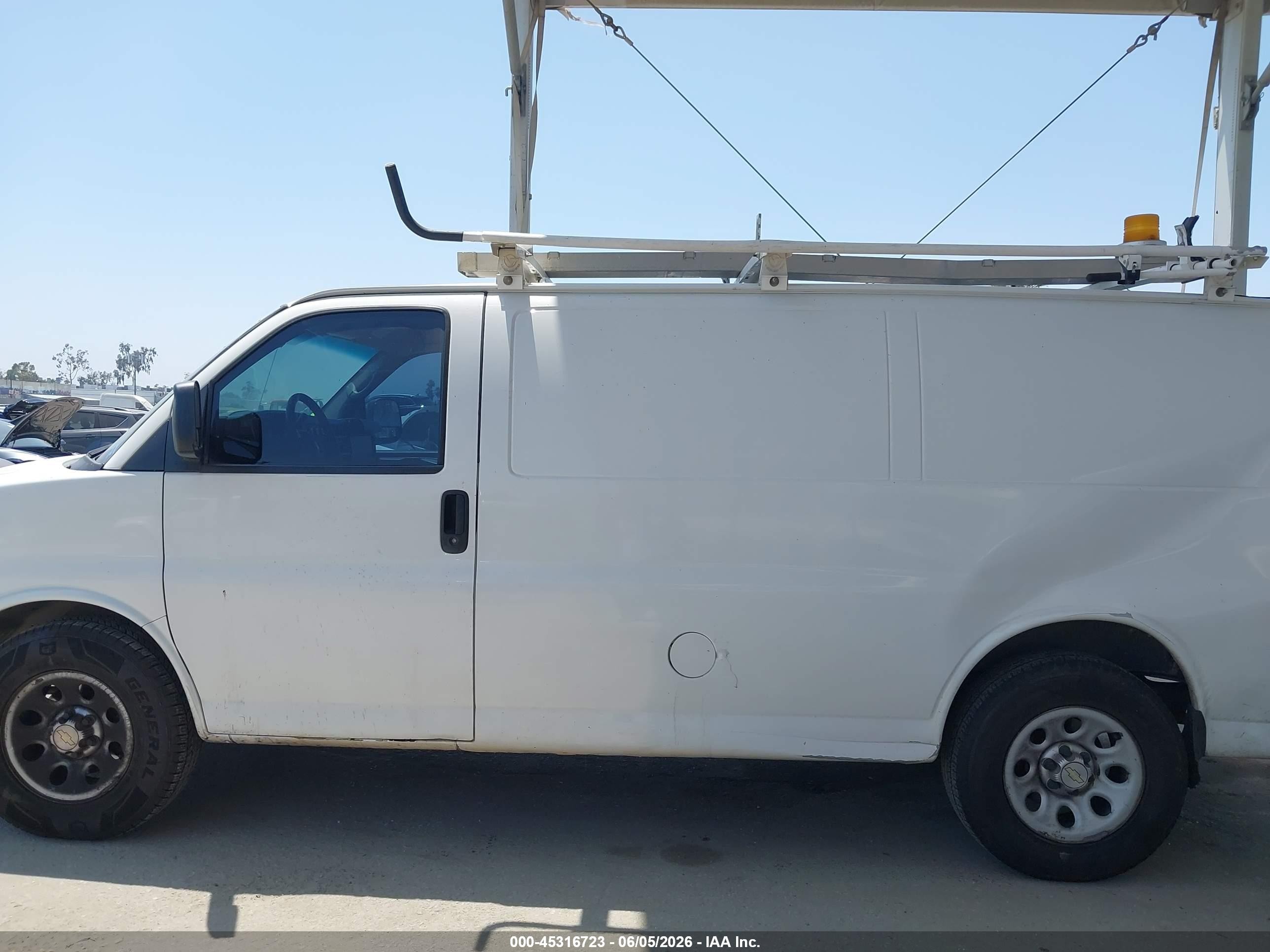 2012 Chevrolet Express 1500 Work Van White vin: 1GCSHAF44C1145767