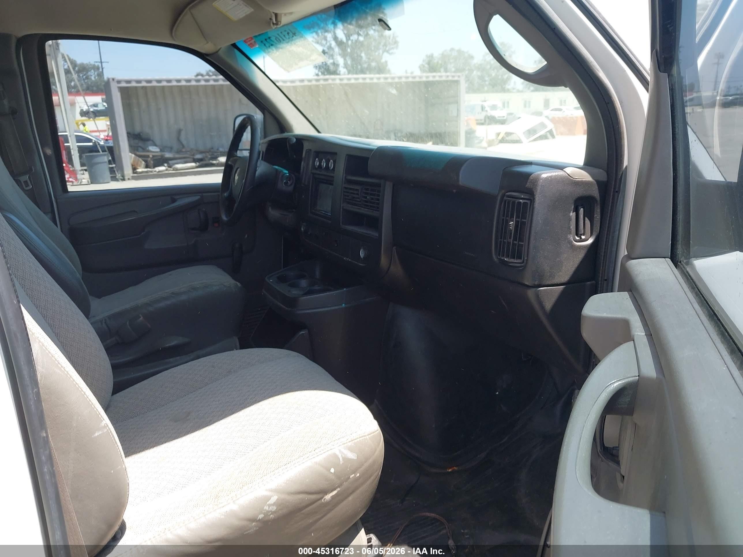 2012 Chevrolet Express 1500 Work Van White vin: 1GCSHAF44C1145767